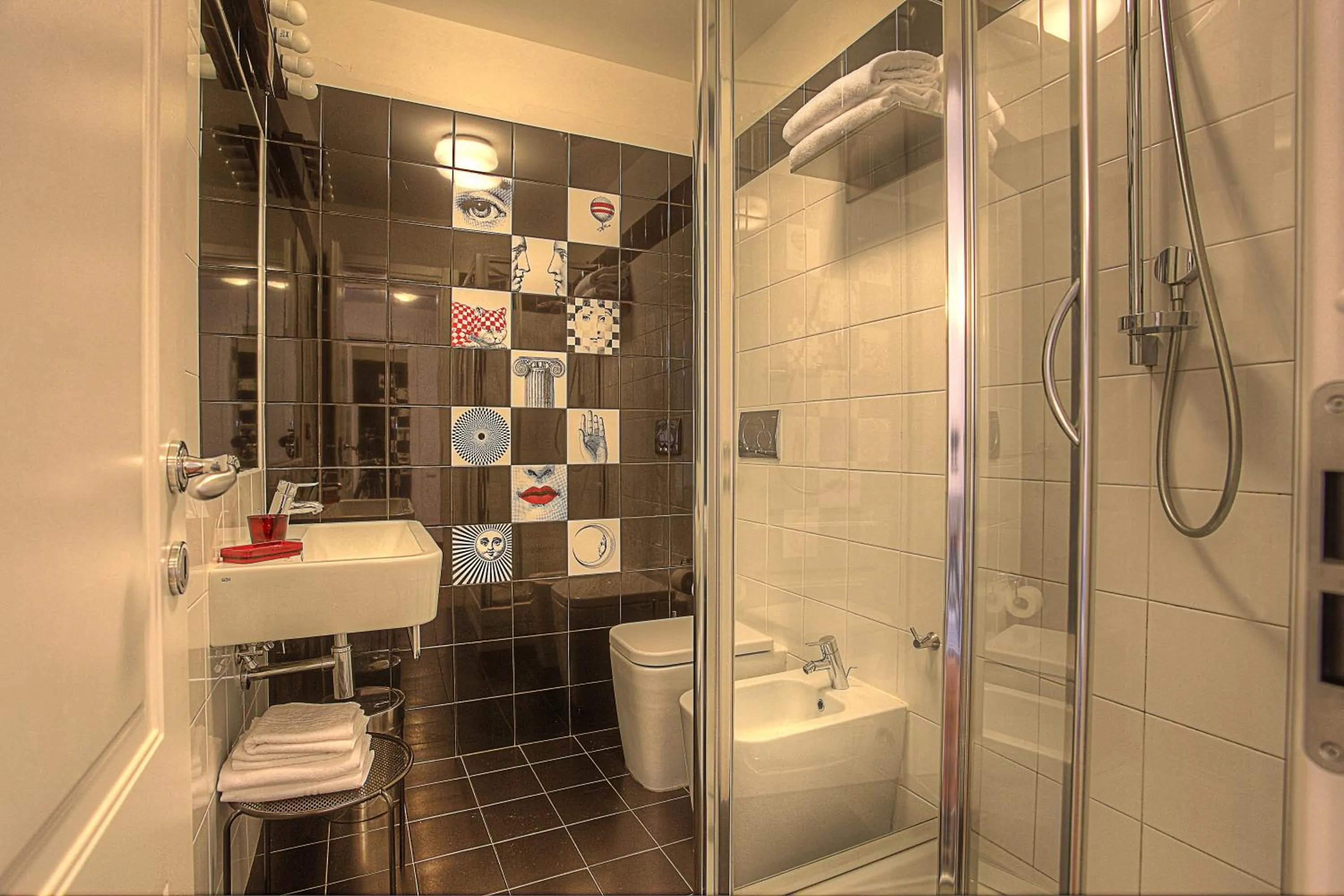 Shower in Feliz in Roma B&B