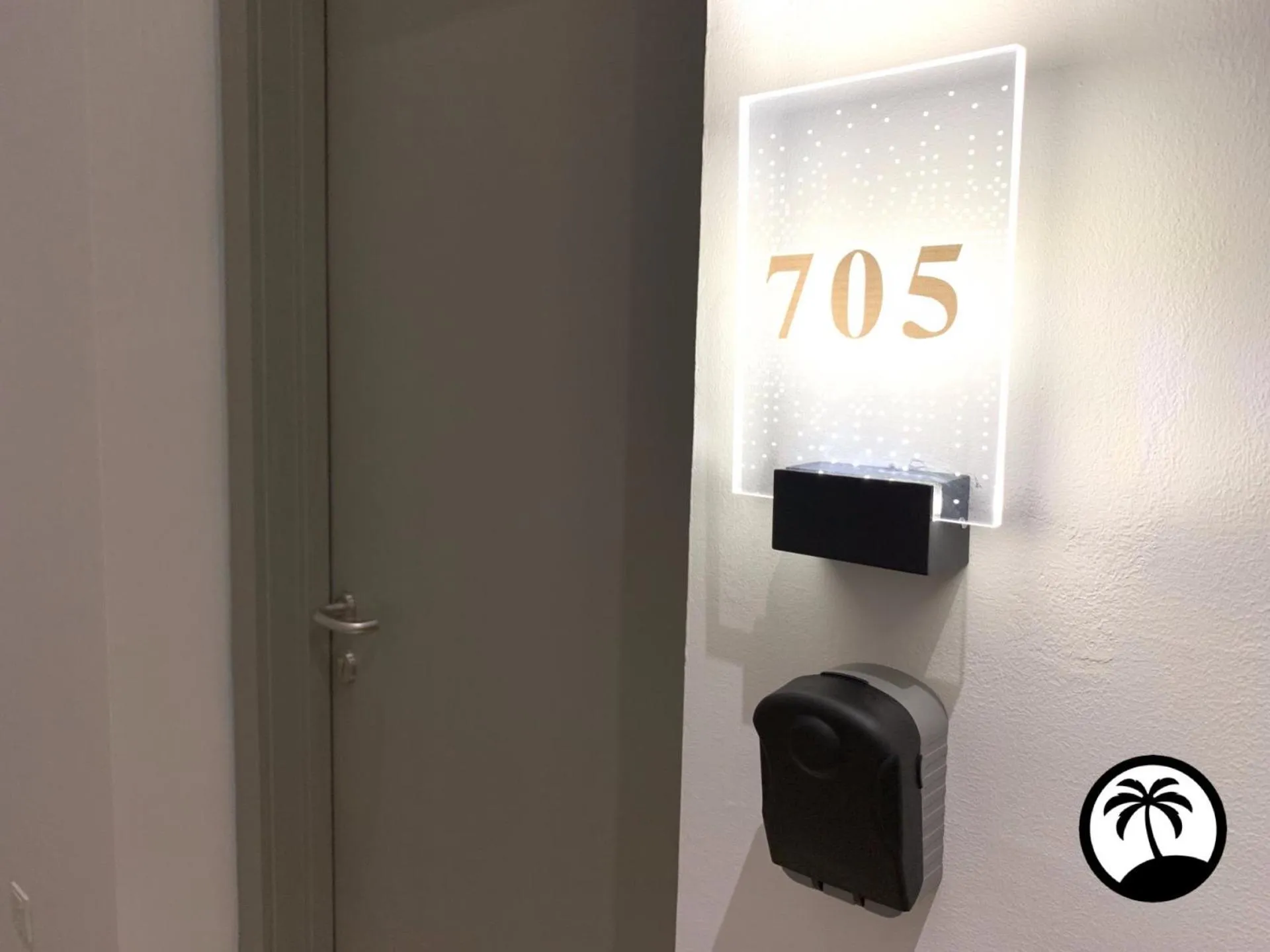 Logo/Certificate/Sign in Paradise Suite at Sutera Avenue