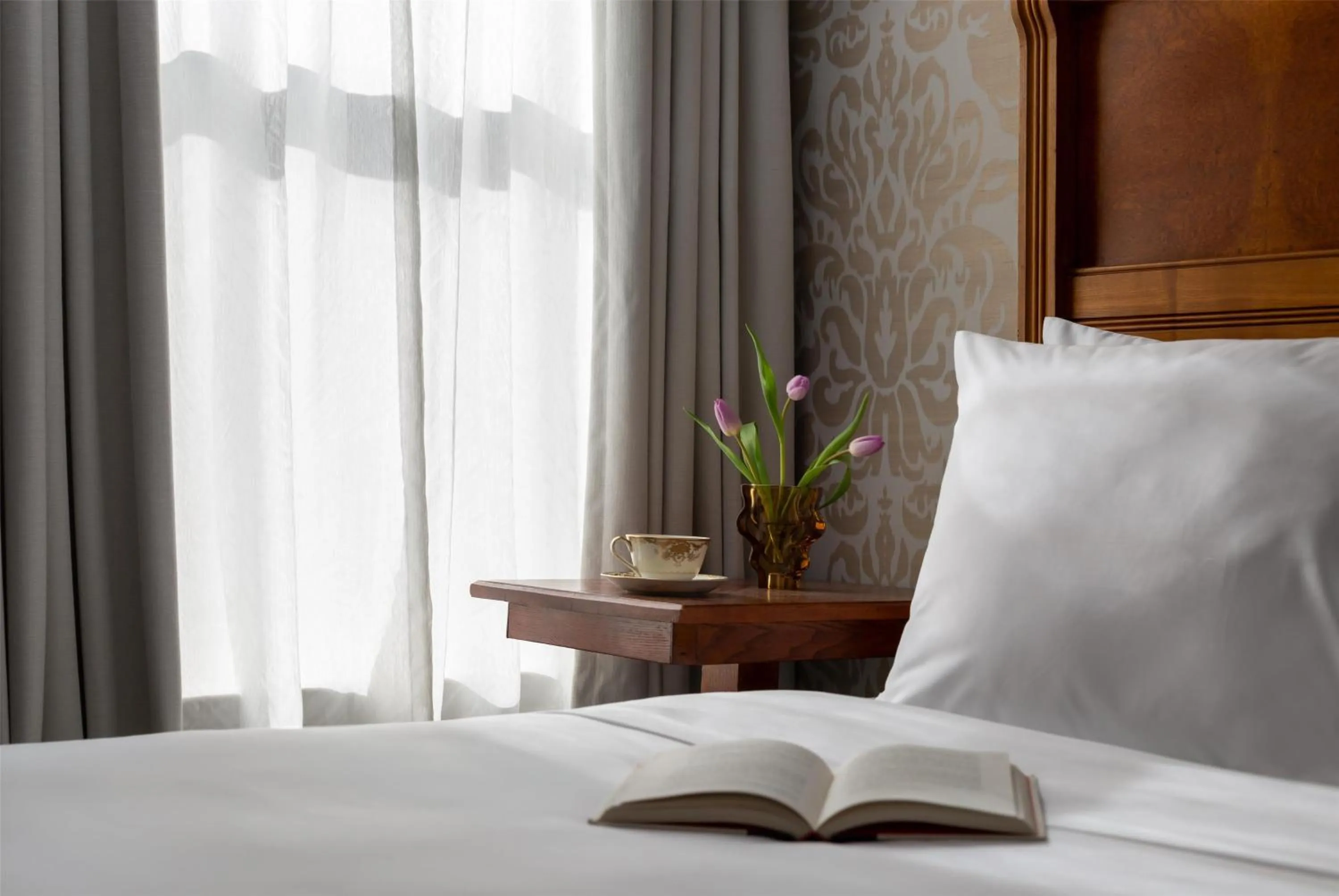 Bed in National Hotel Jackson, Tapestry Collection by Hilton