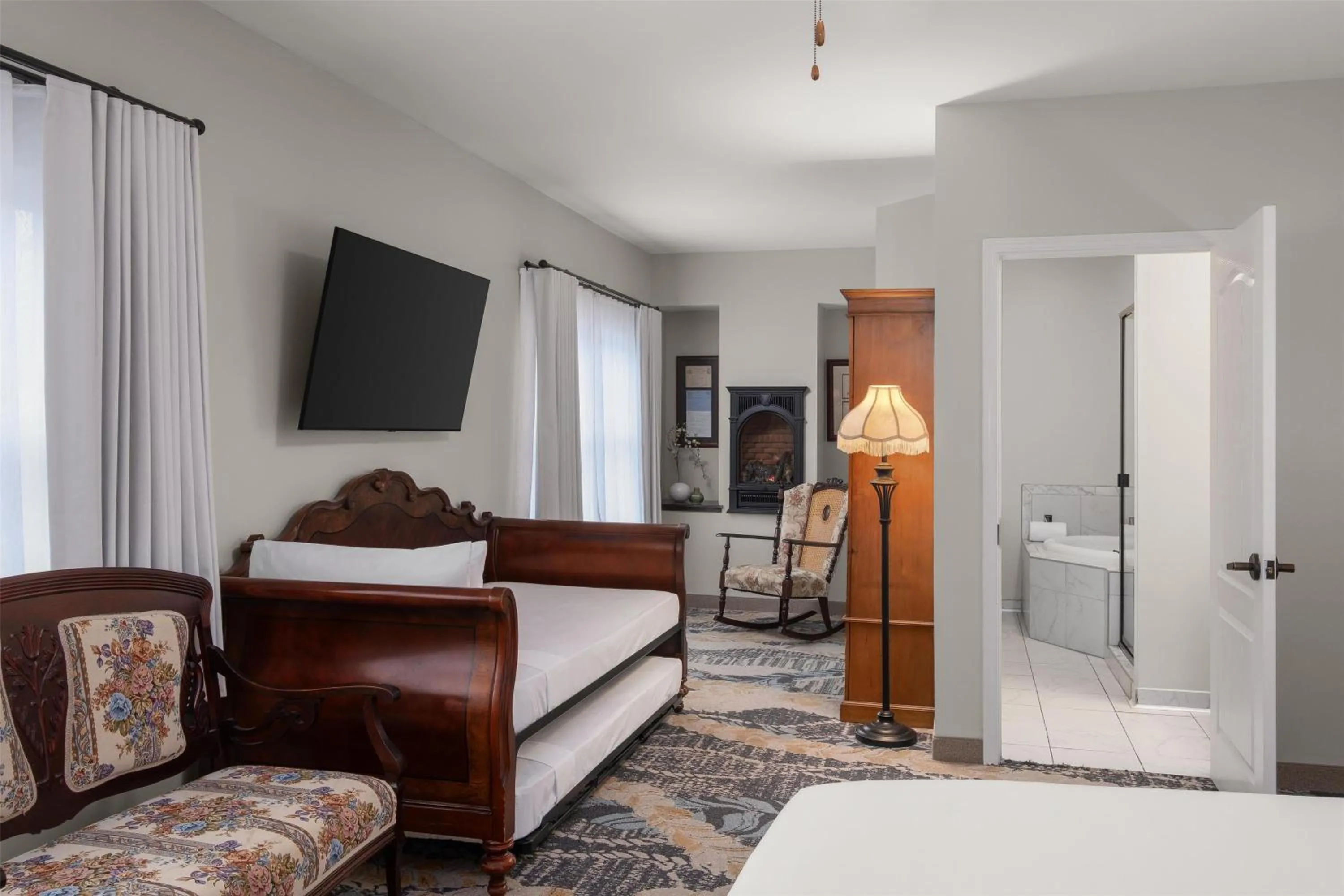 Bed in National Hotel Jackson, Tapestry Collection by Hilton