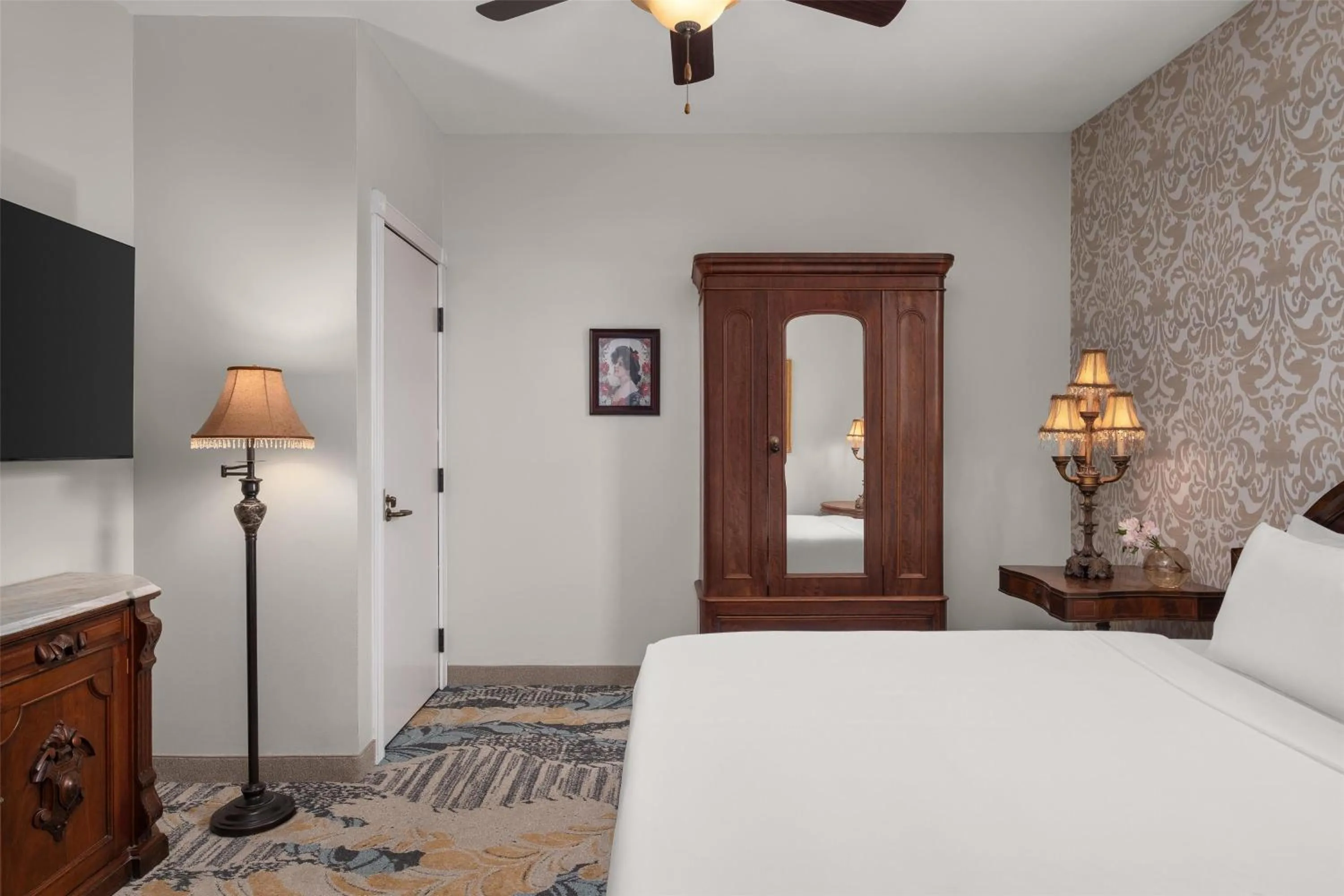 Bed in National Hotel Jackson, Tapestry Collection by Hilton