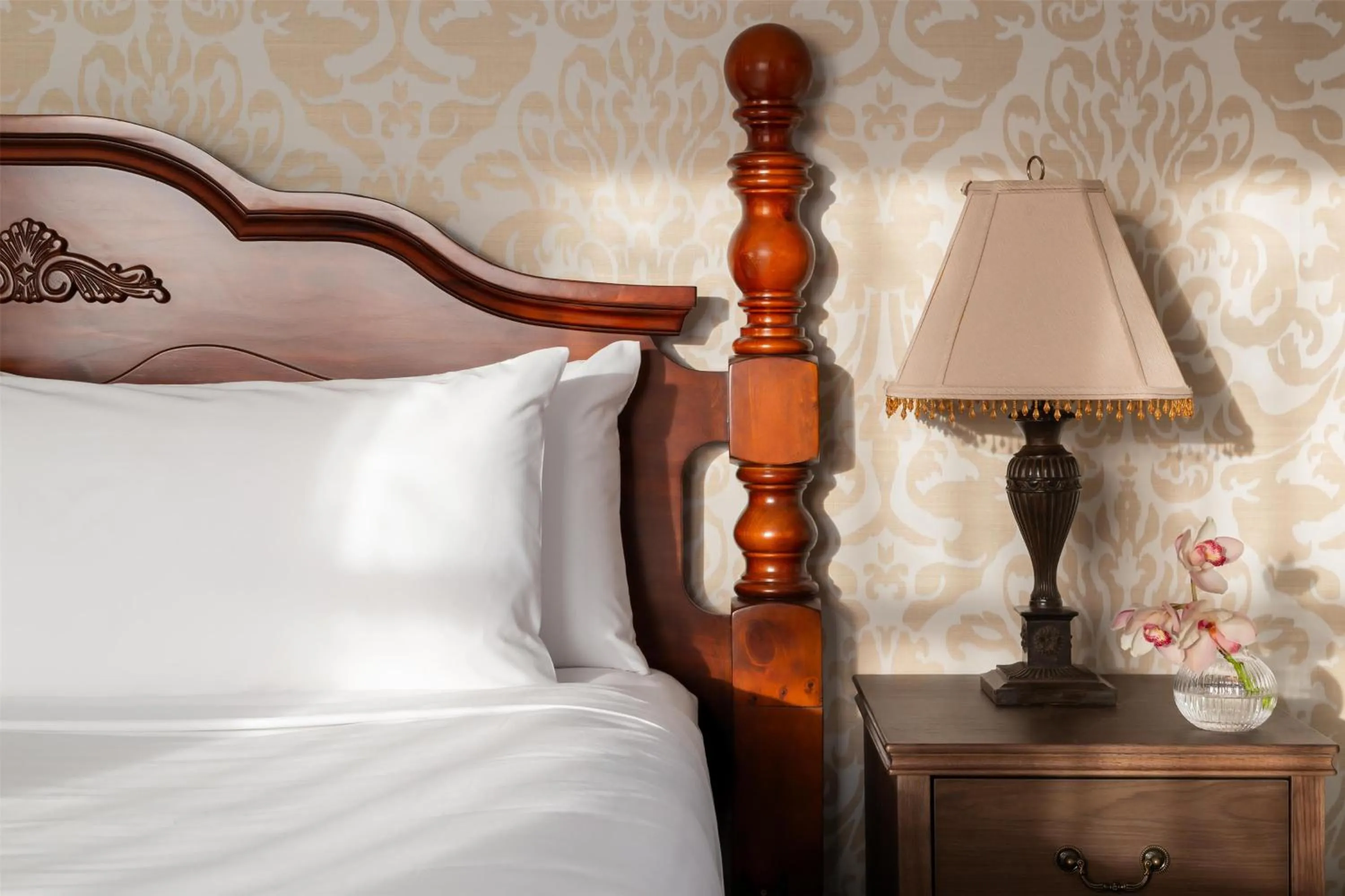 Bed in National Hotel Jackson, Tapestry Collection by Hilton