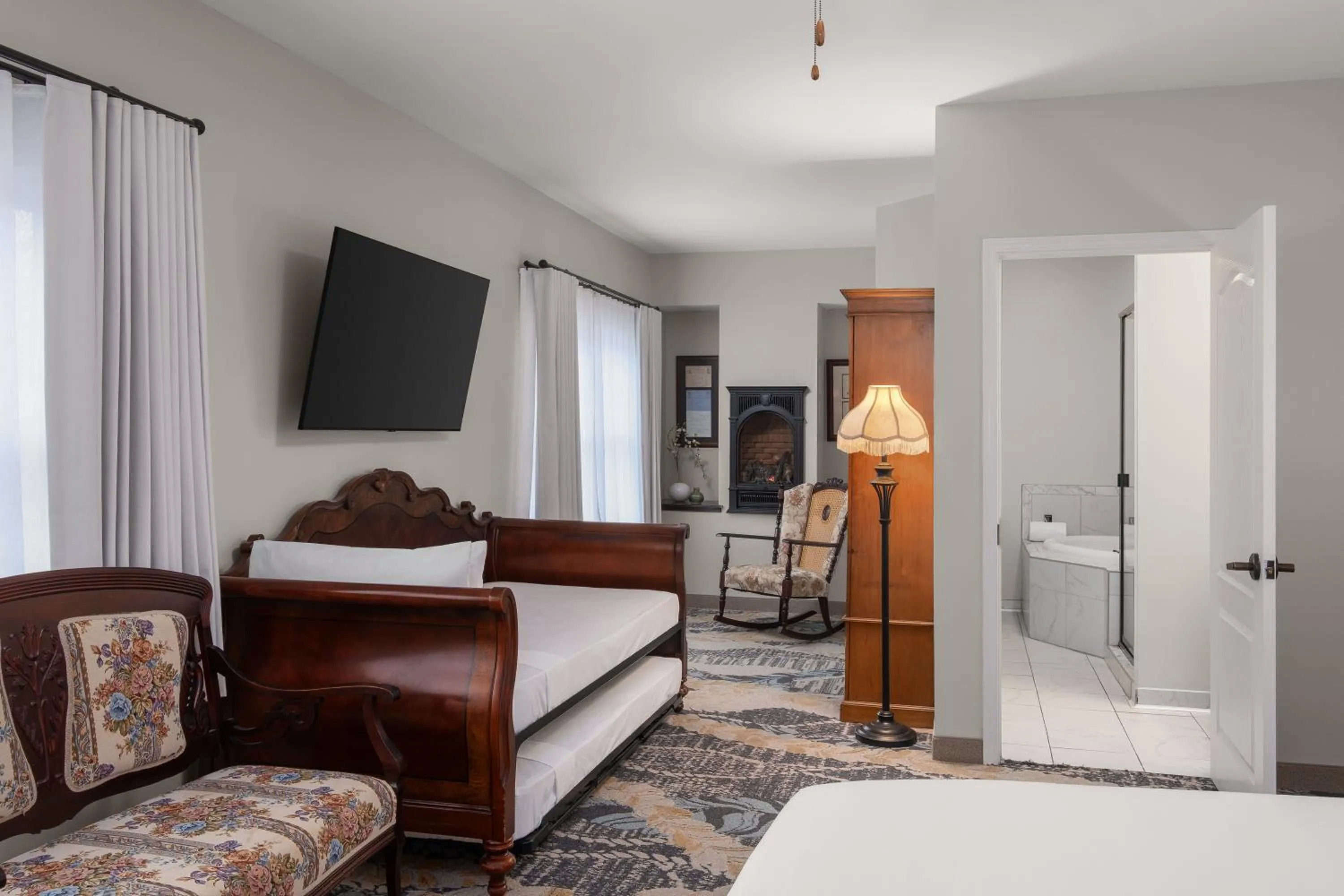 Bedroom, Bed in National Hotel Jackson, Tapestry Collection by Hilton