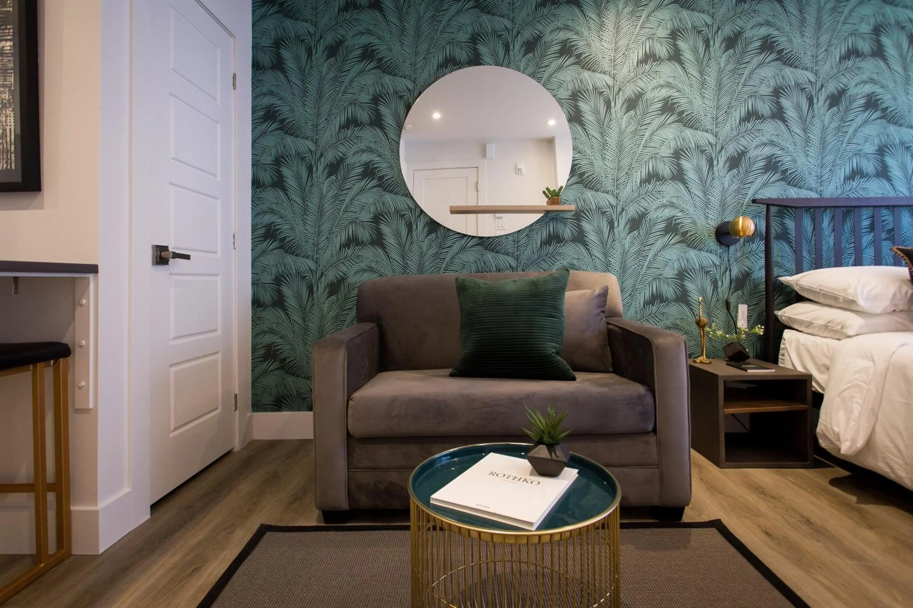 Bed in Studio Palms Steps from JeanTalon Market Full Bath by Den Stays