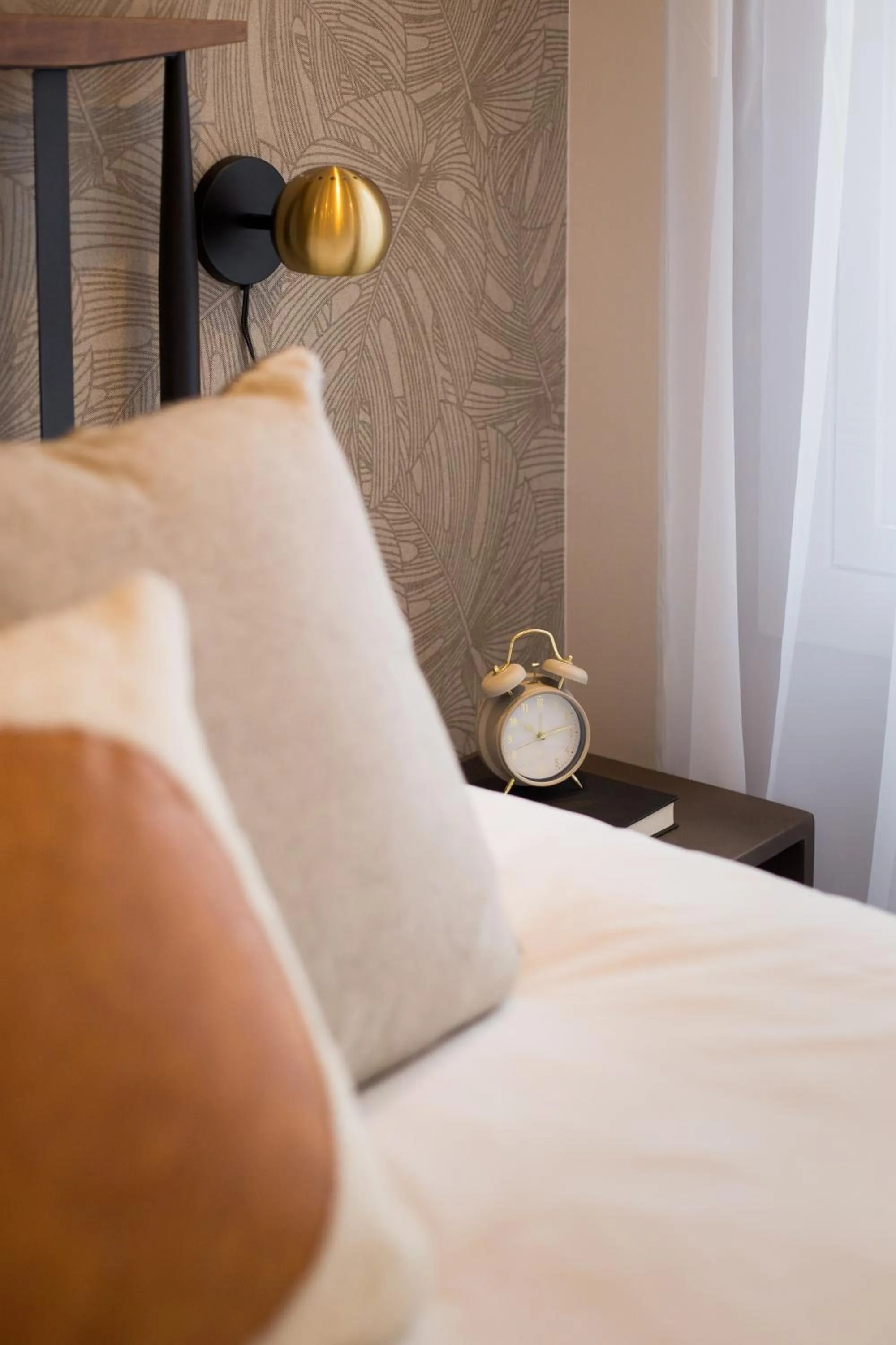 Bed in Romantic Studio in the Heart of Little Italy by Den Stays