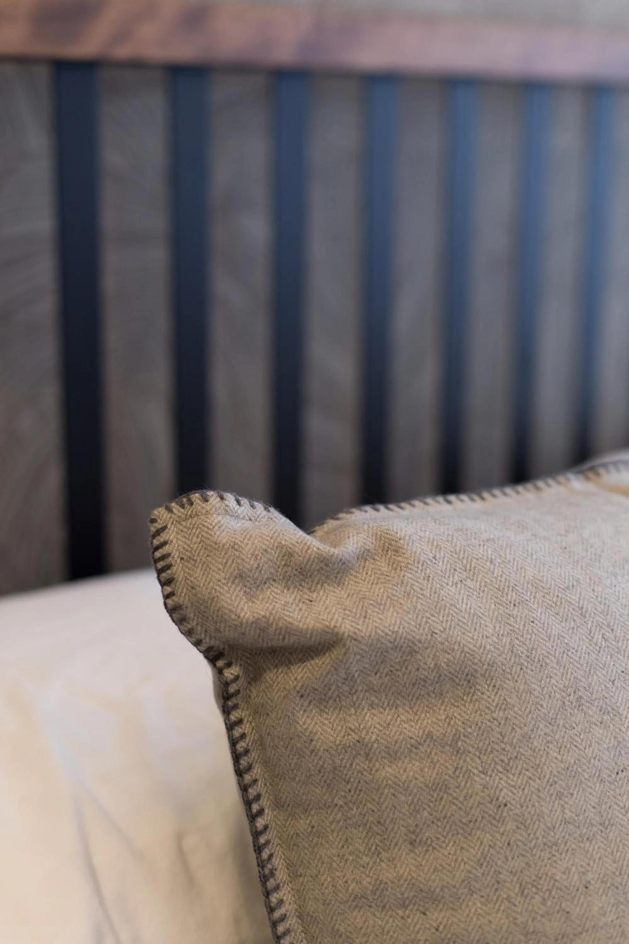 Bed in Romantic Studio in the Heart of Little Italy by Den Stays