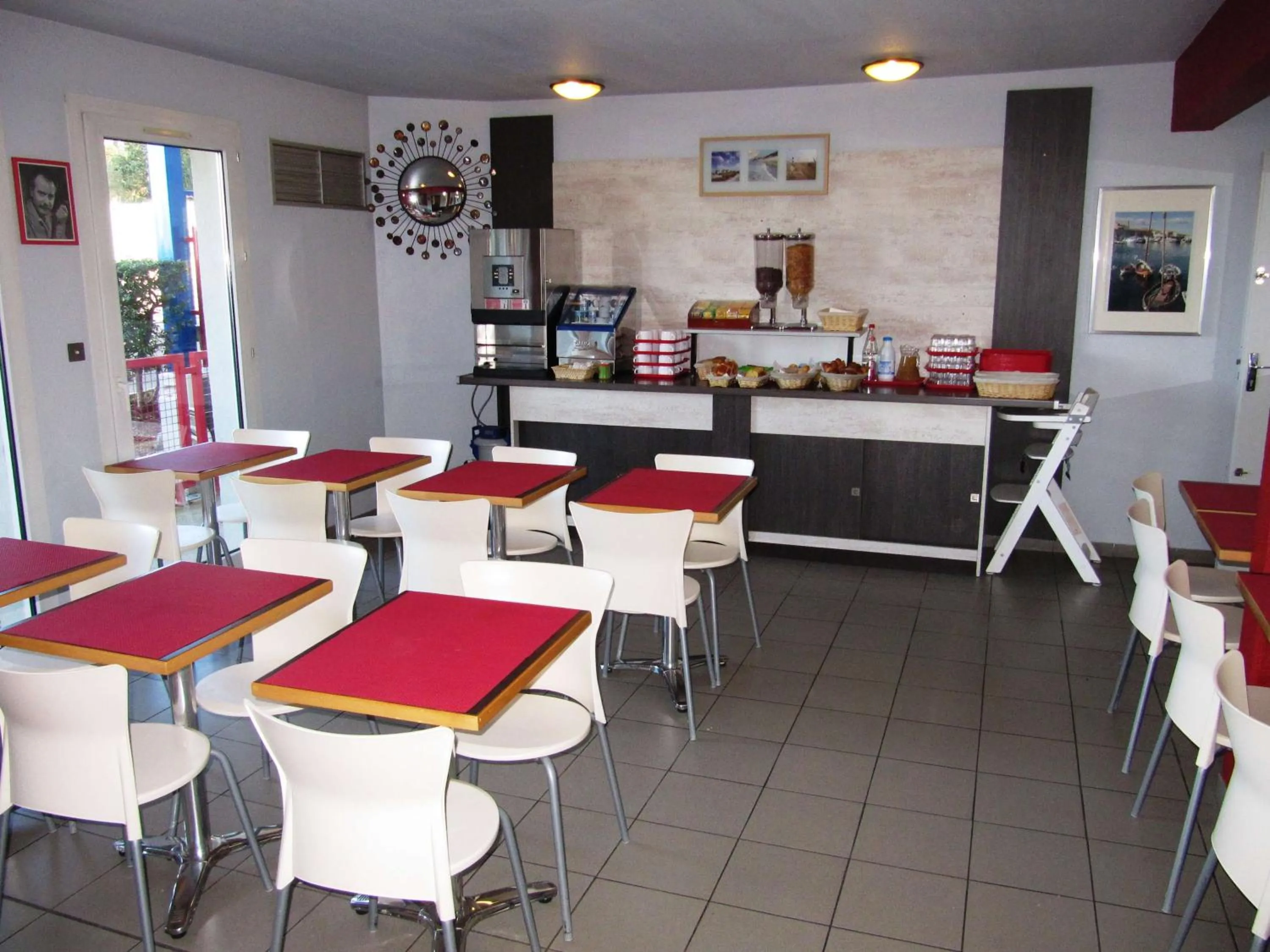 Breakfast in Brit Hotel Essentiel Sète / Balaruc