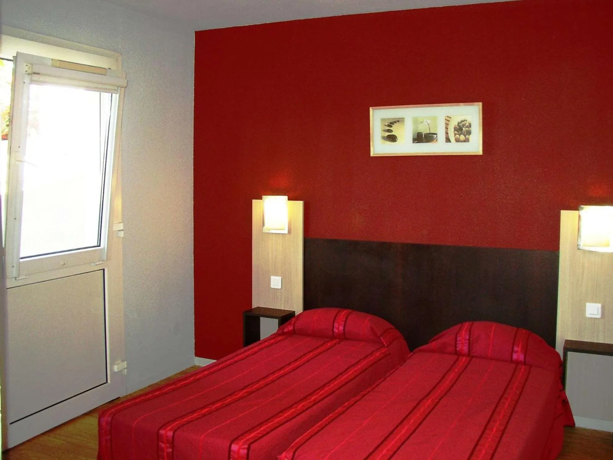 Bedroom, Bed in Brit Hotel Essentiel Sète / Balaruc