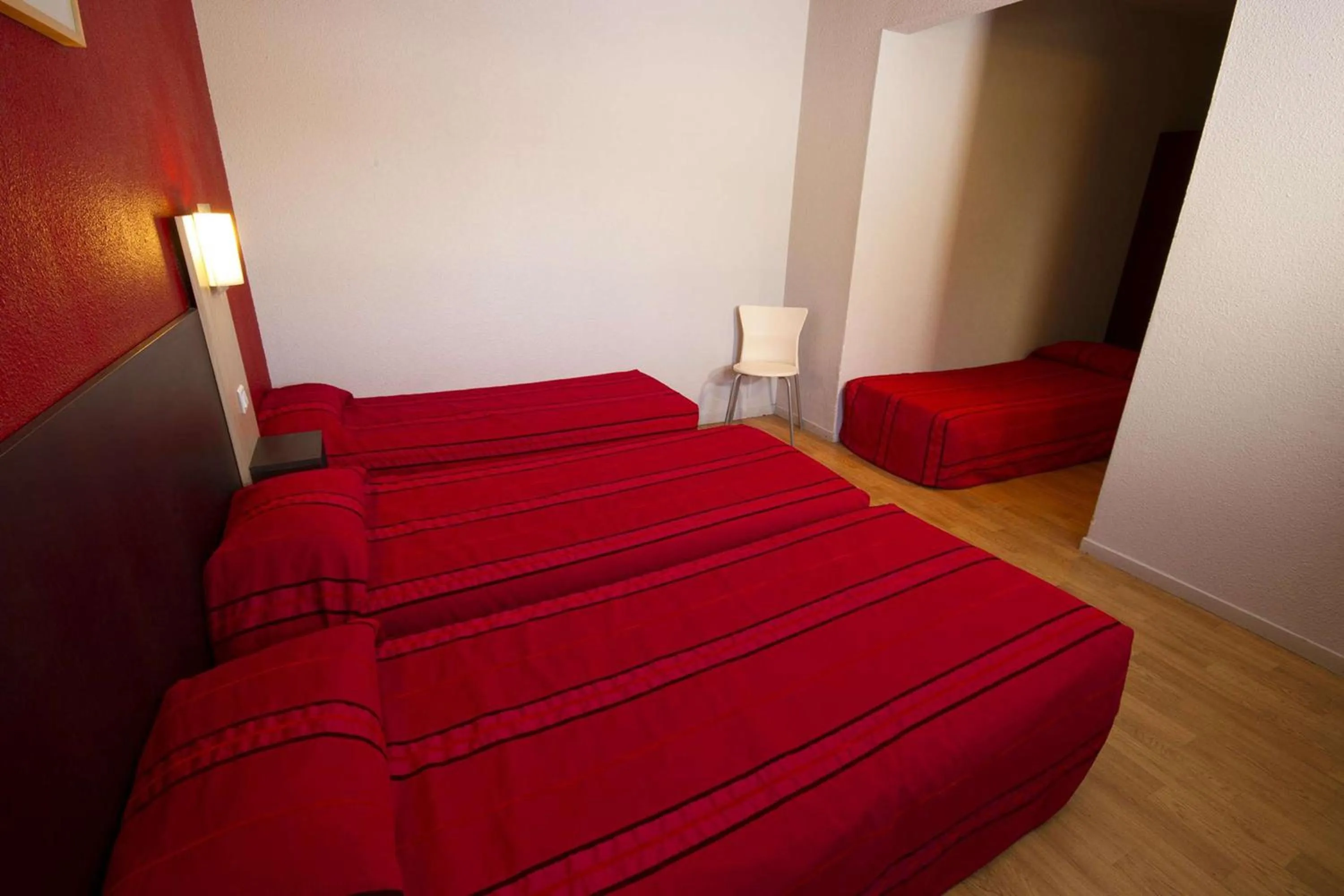 Bedroom, Bed in Brit Hotel Essentiel Sète / Balaruc