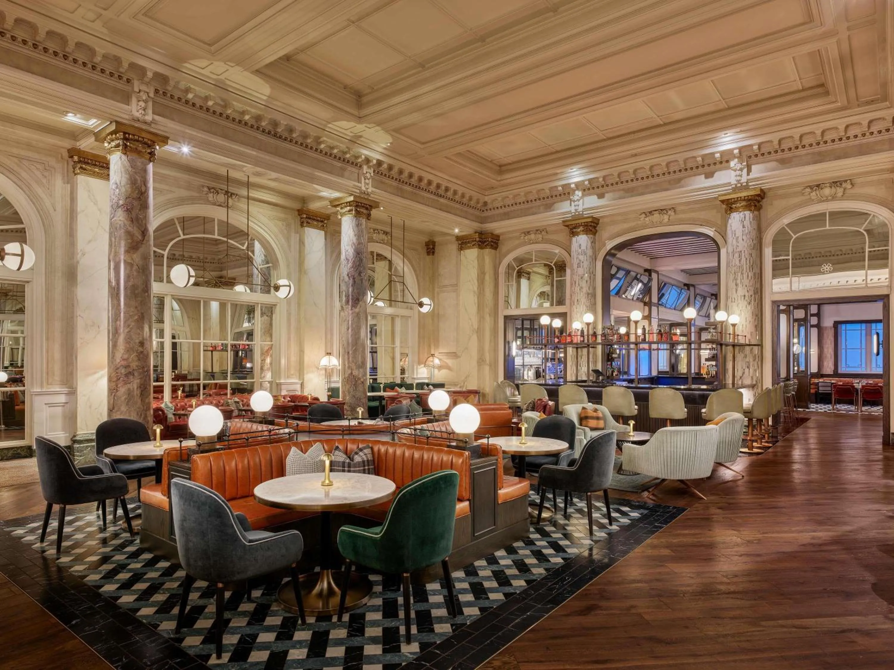 Restaurant/places to eat in Fairmont Palliser