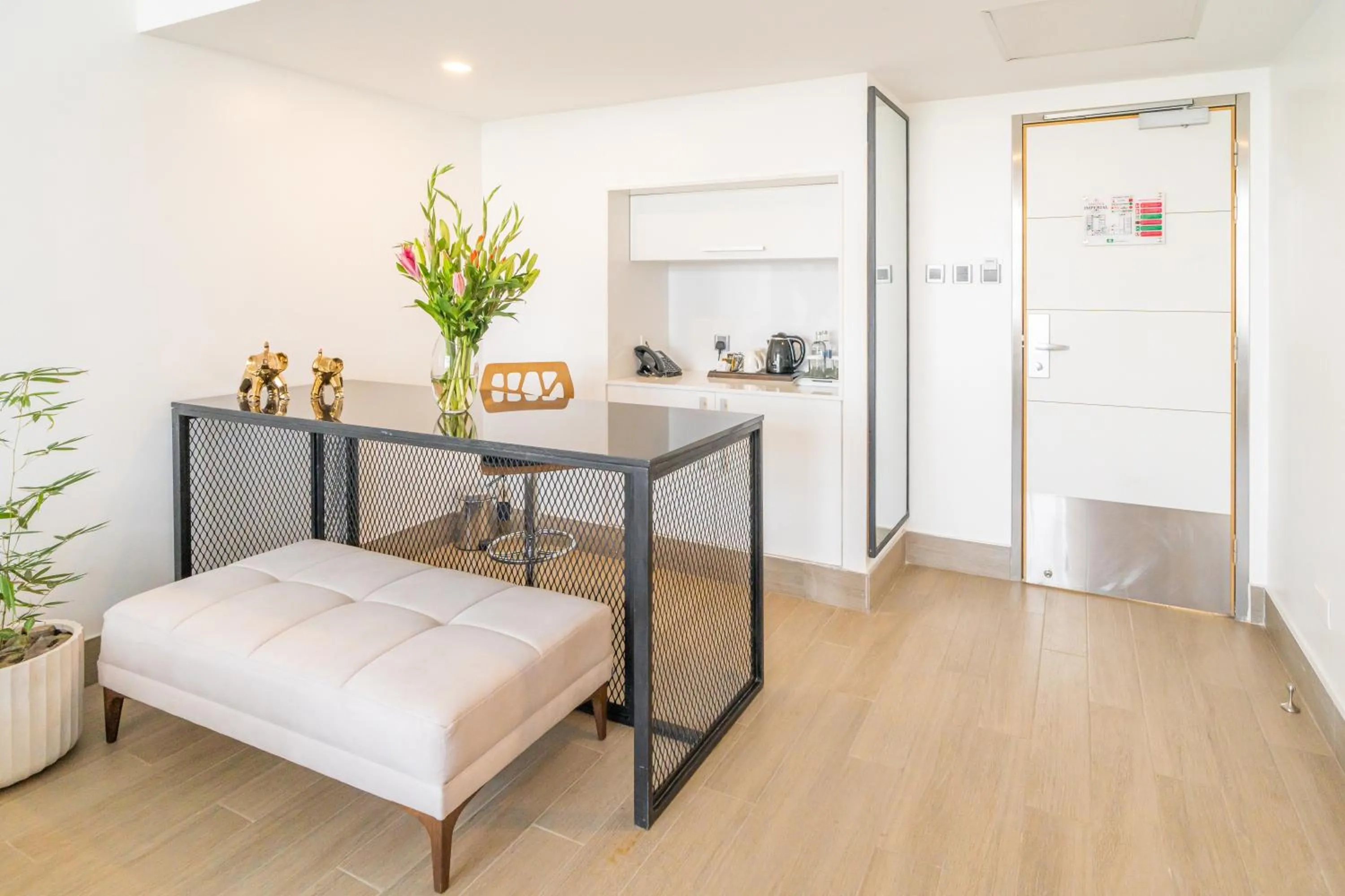Photo of the whole room, Bed in Sarova Imperial Hotel