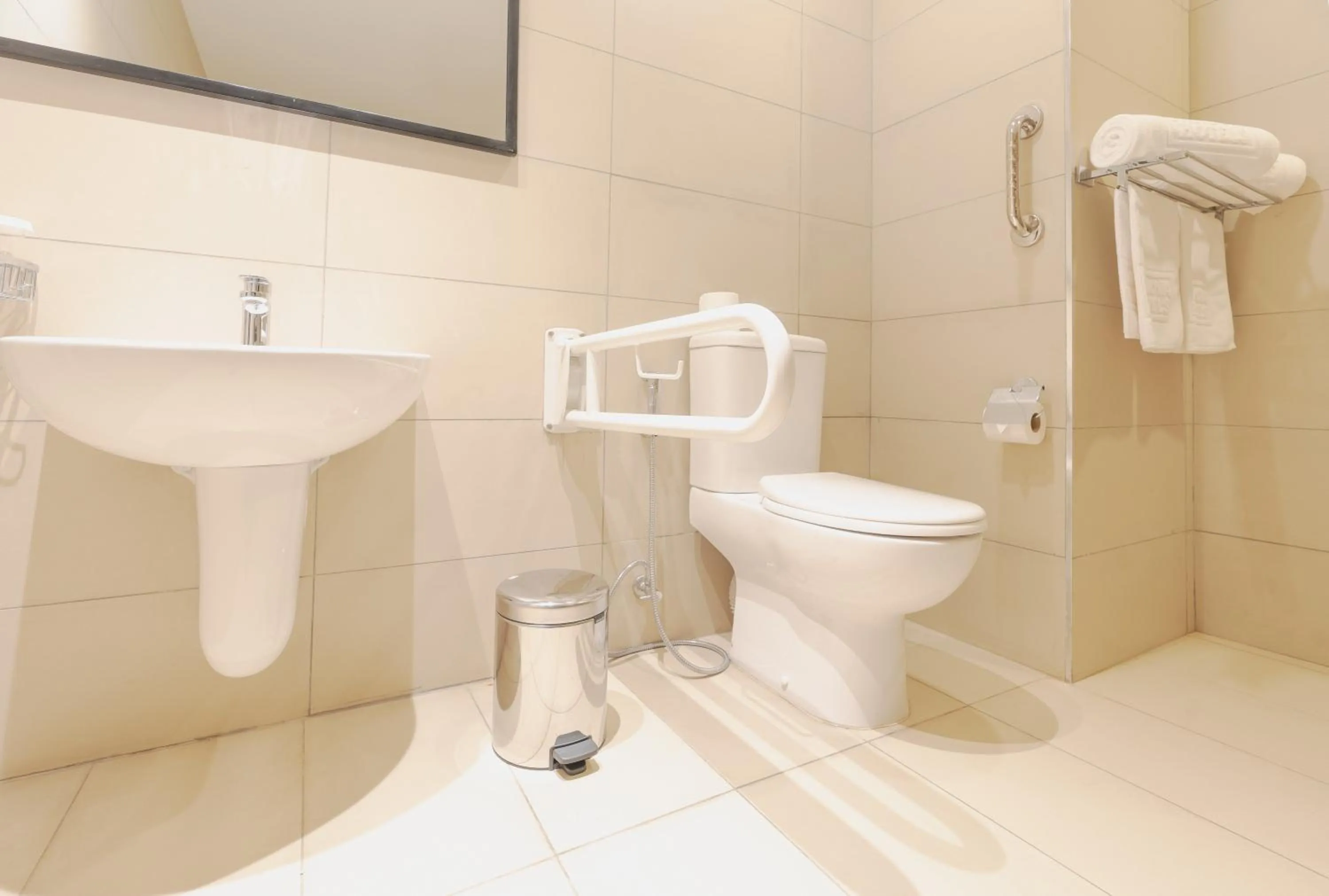 Toilet in Sarova Imperial Hotel