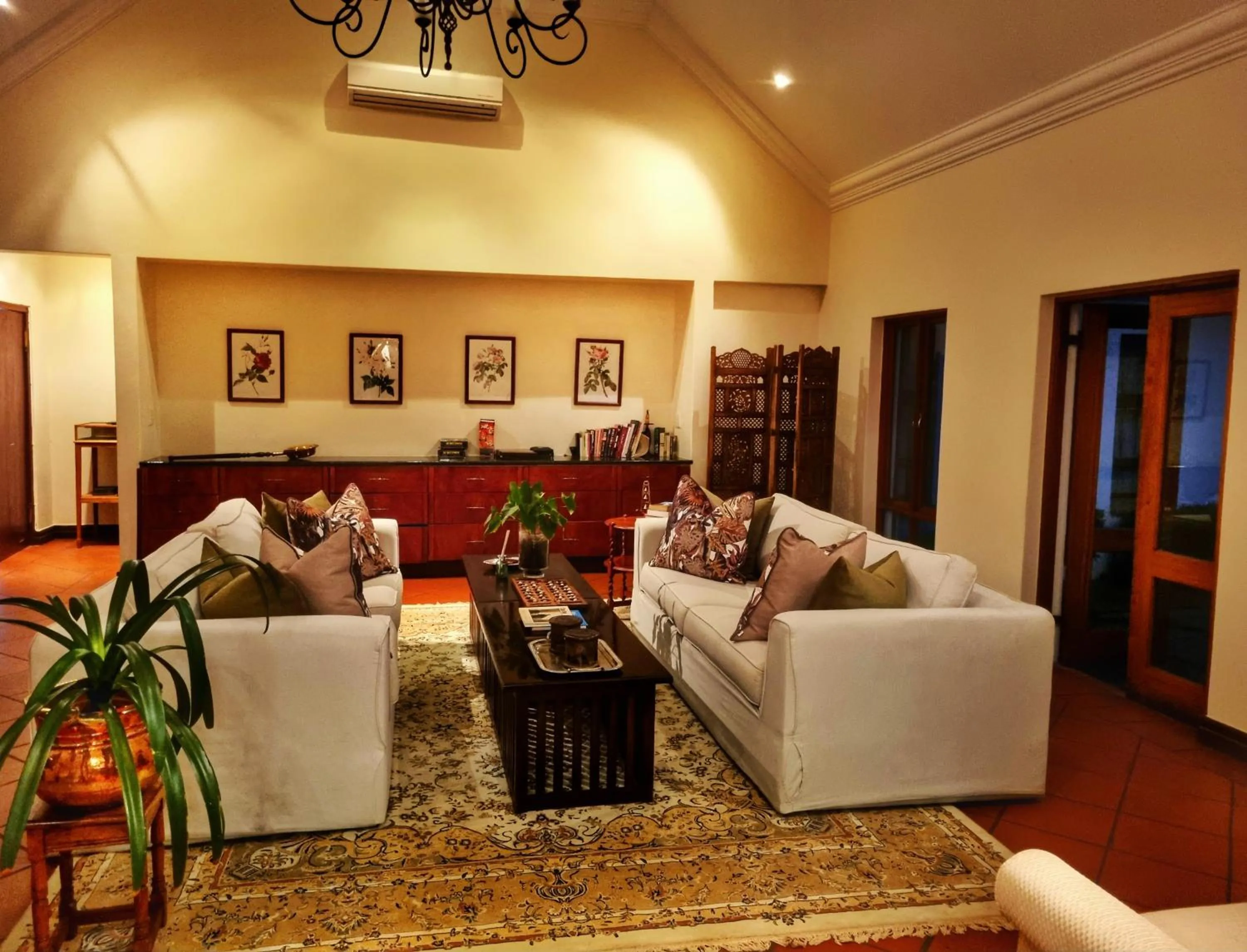 Lounge or bar in Budmarsh Country Lodge