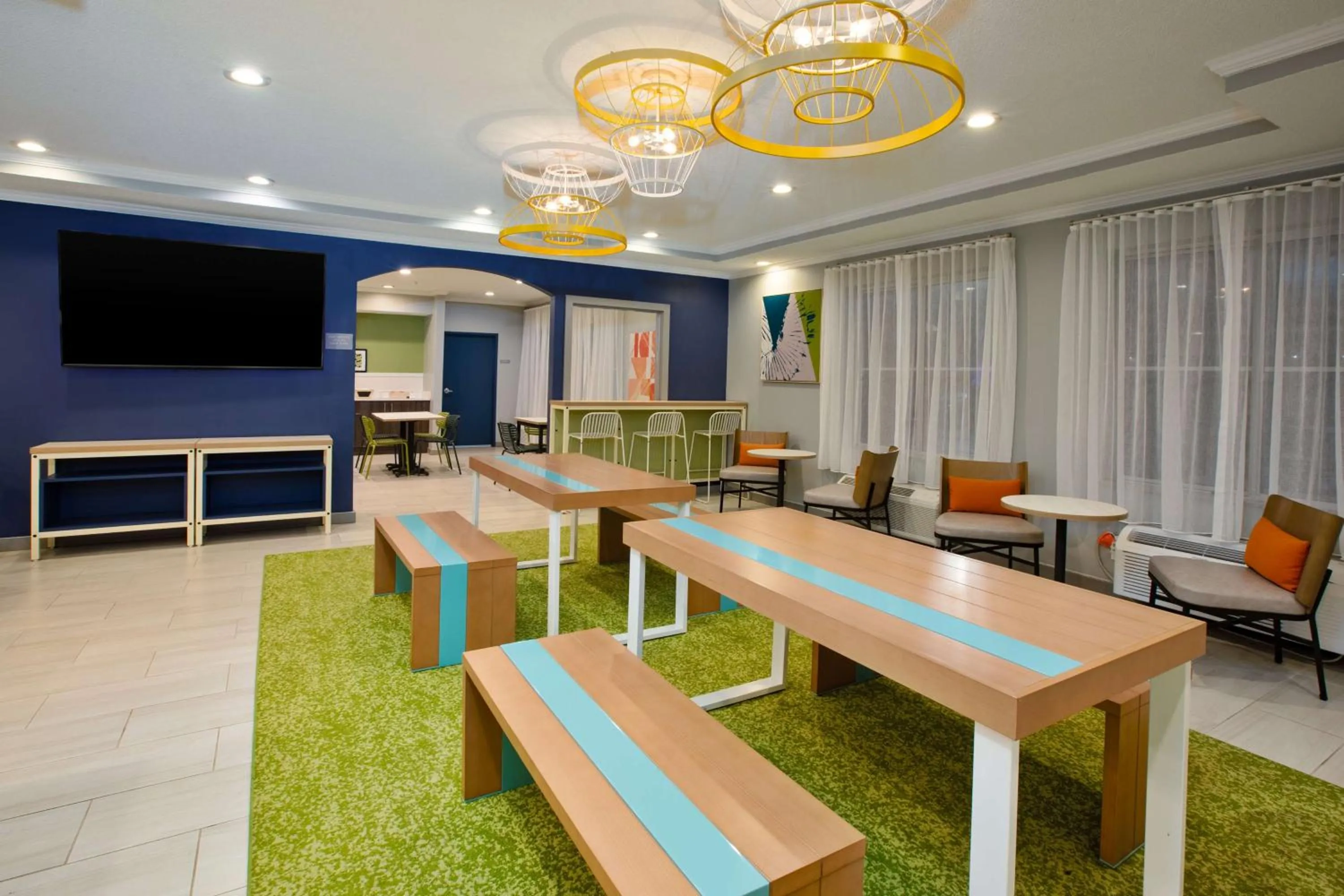 Lobby or reception in Spark by Hilton Walker Grand Rapids North