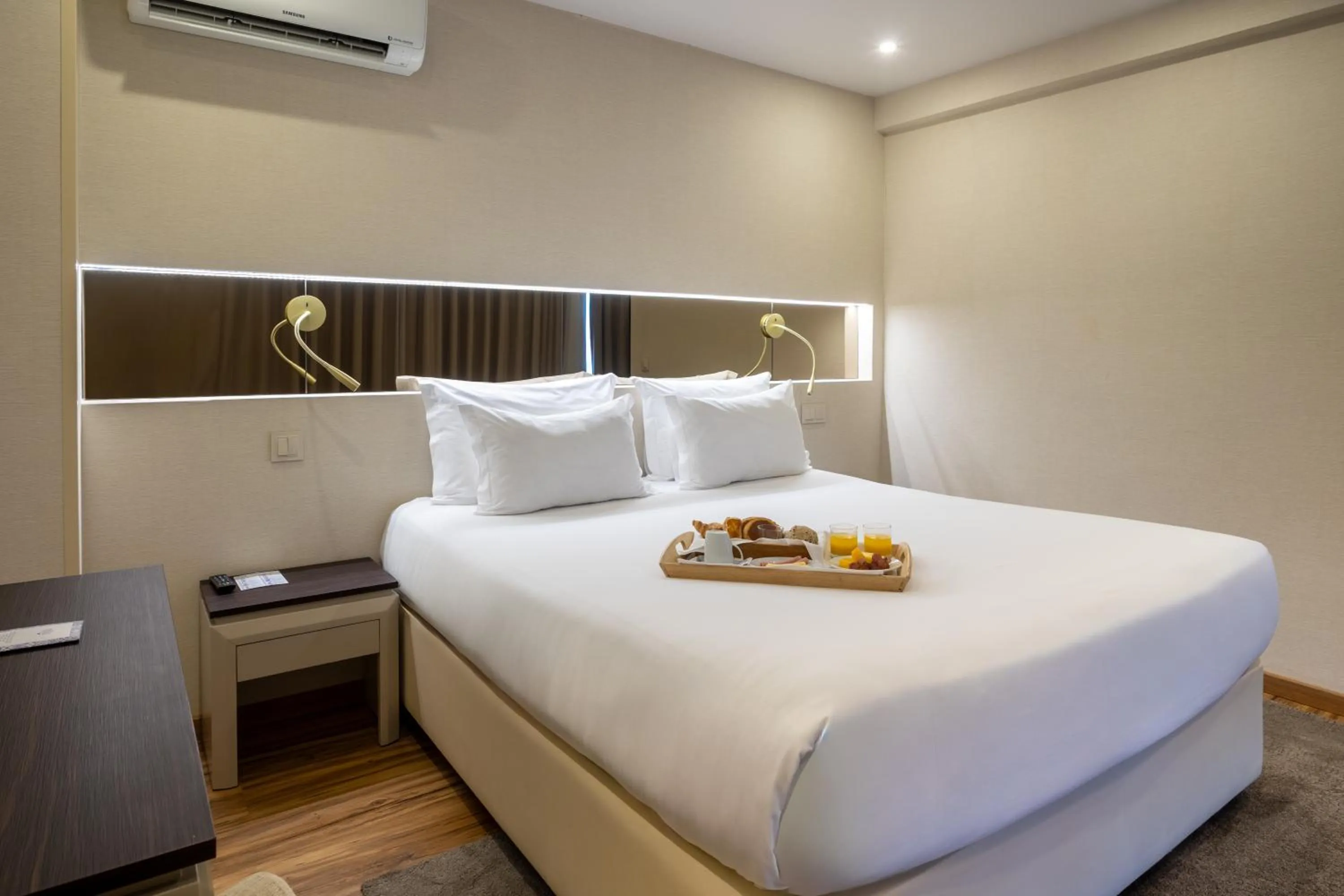 Bedroom, Bed in Hotel Cristal Setúbal