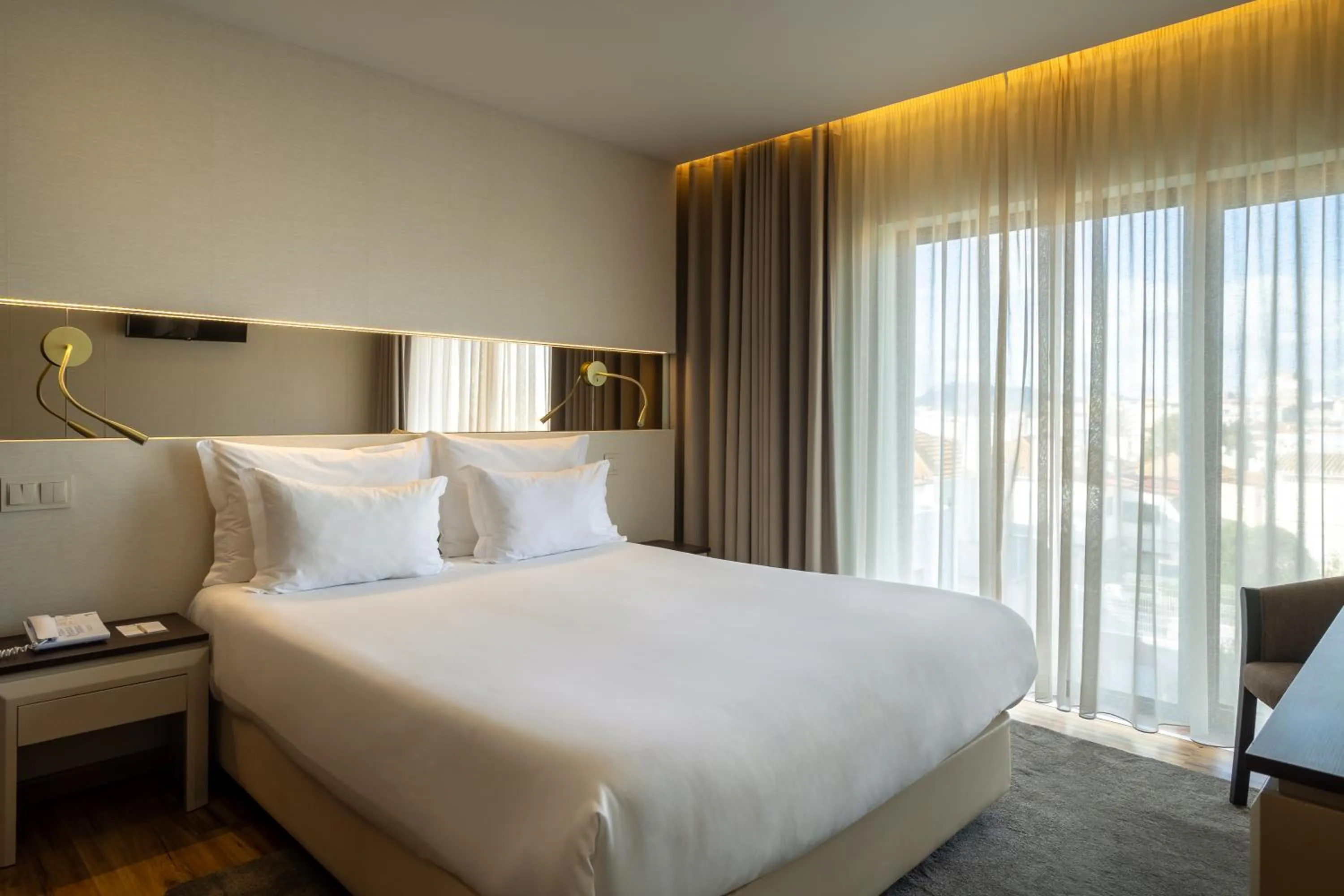 Bedroom, Bed in Hotel Cristal Setúbal