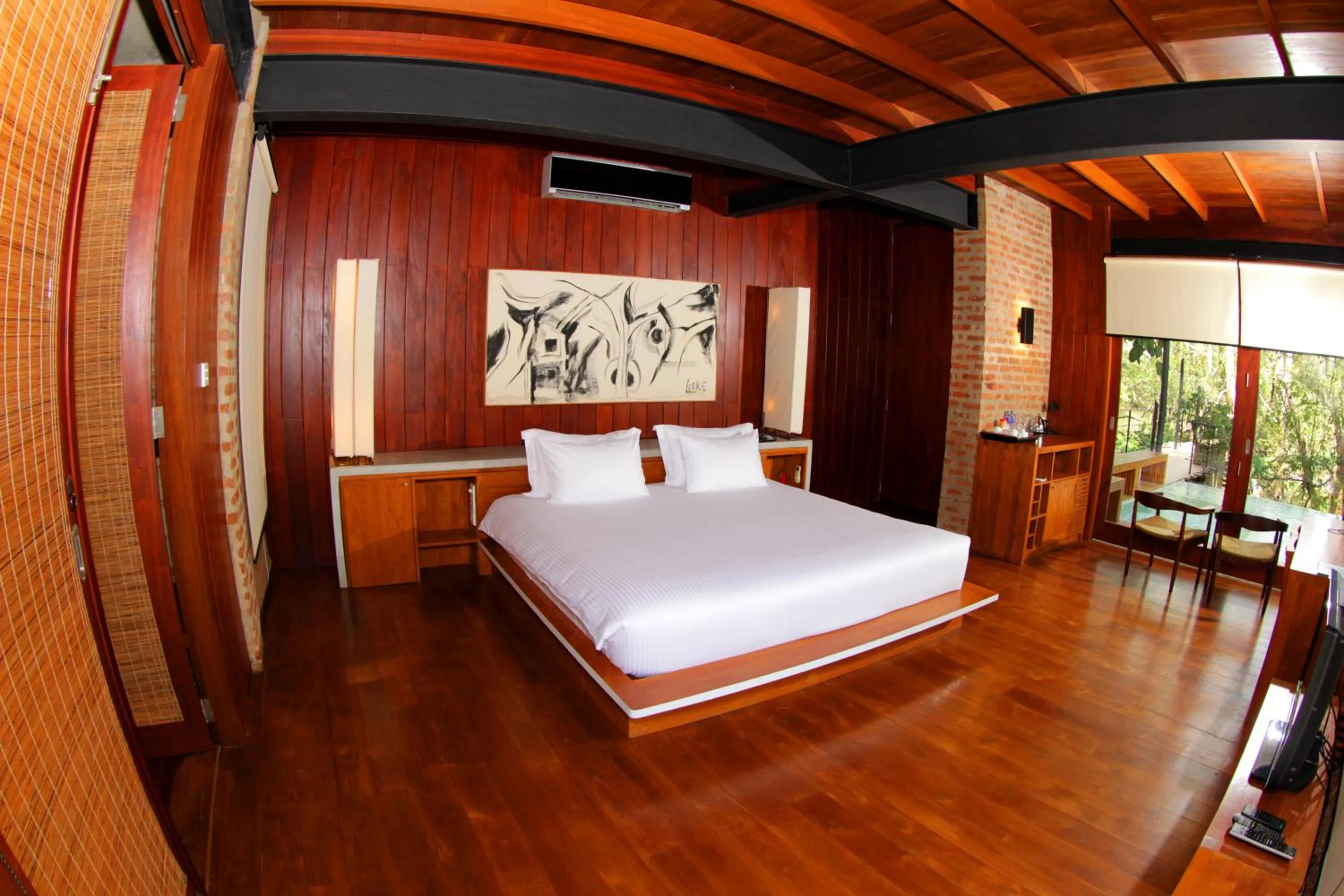 Photo of the whole room, Bed in Kalundewa Retreat