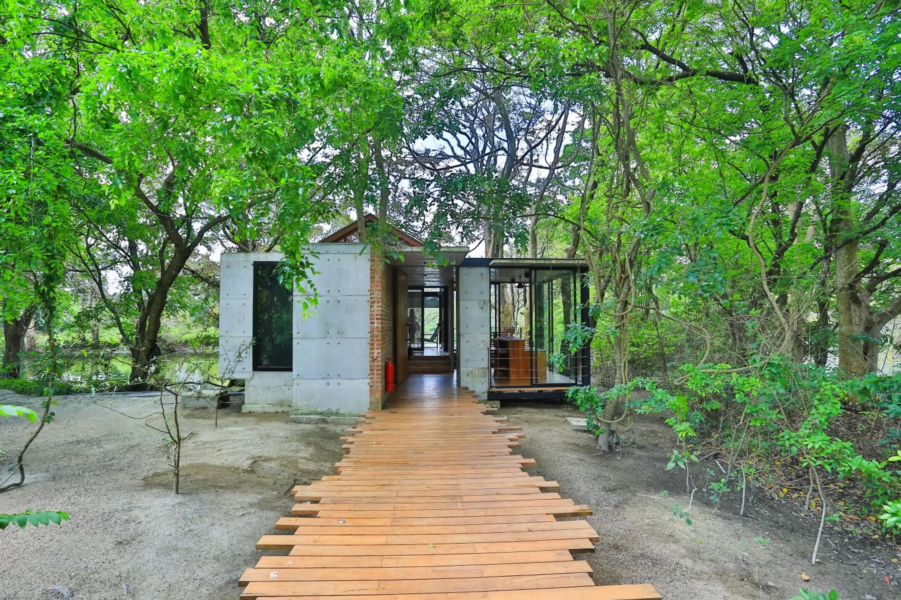 Facade/entrance in Kalundewa Retreat