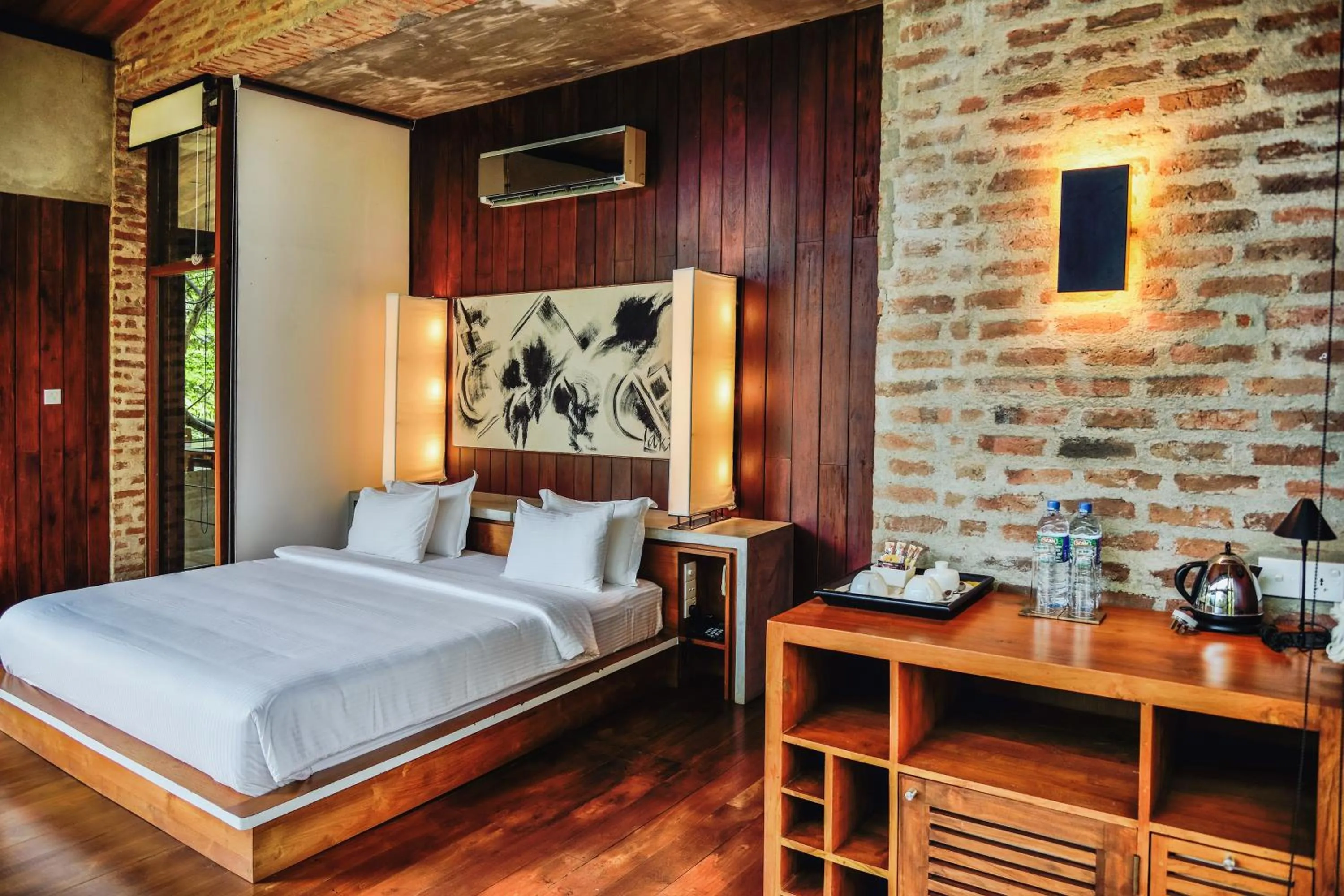 Photo of the whole room, Bed in Kalundewa Retreat