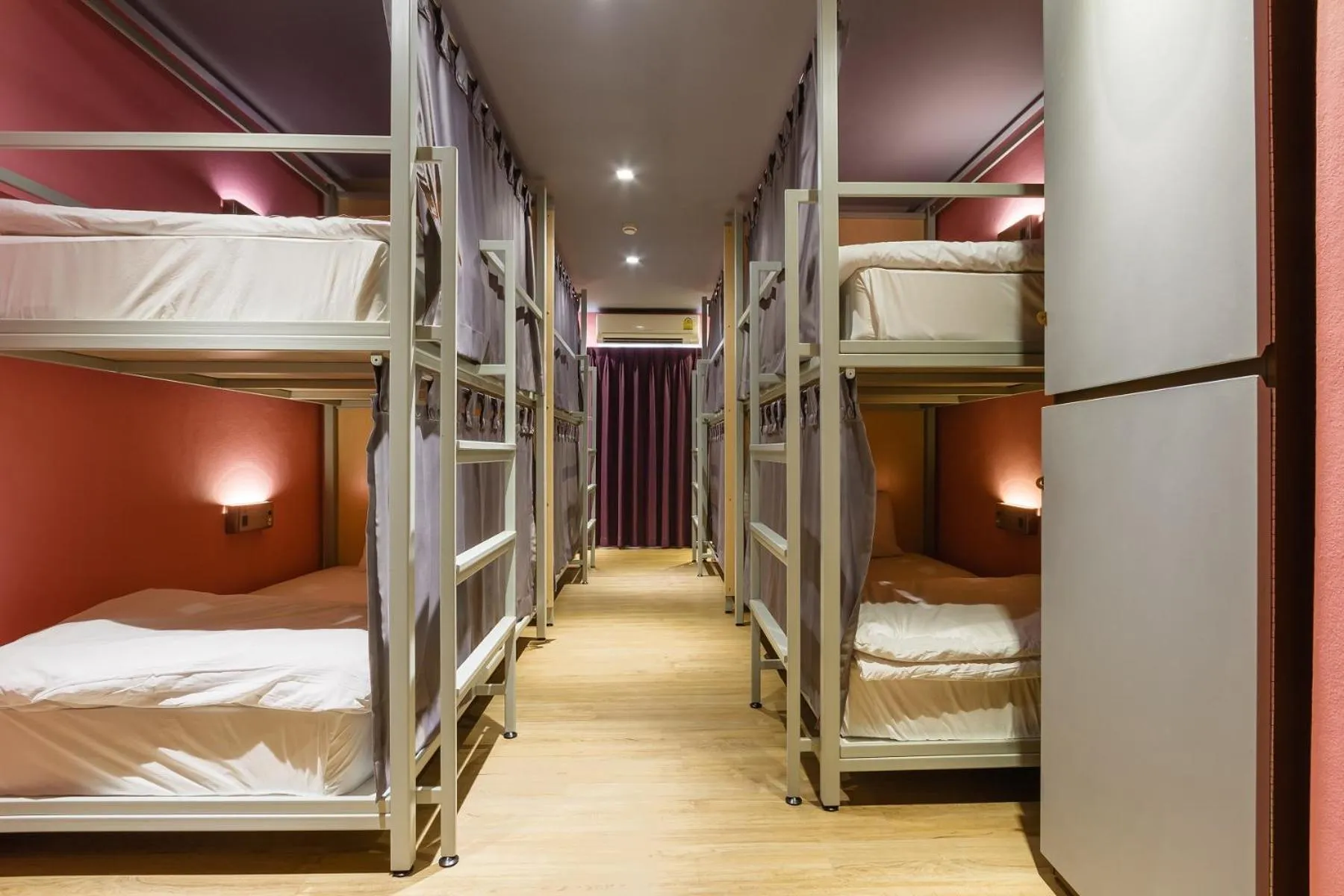 Photo of the whole room, Bed in Siamaze Hostel