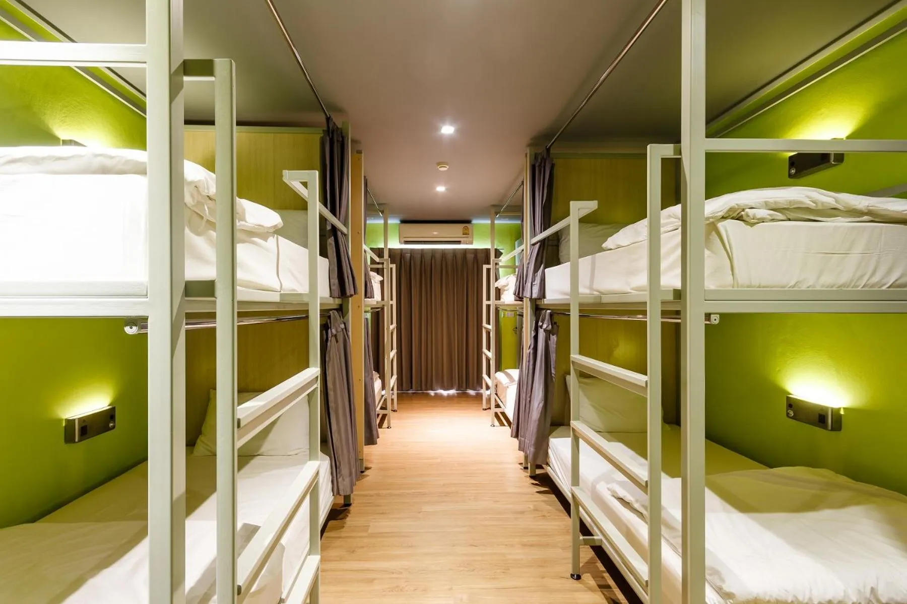 Photo of the whole room, Bed in Siamaze Hostel