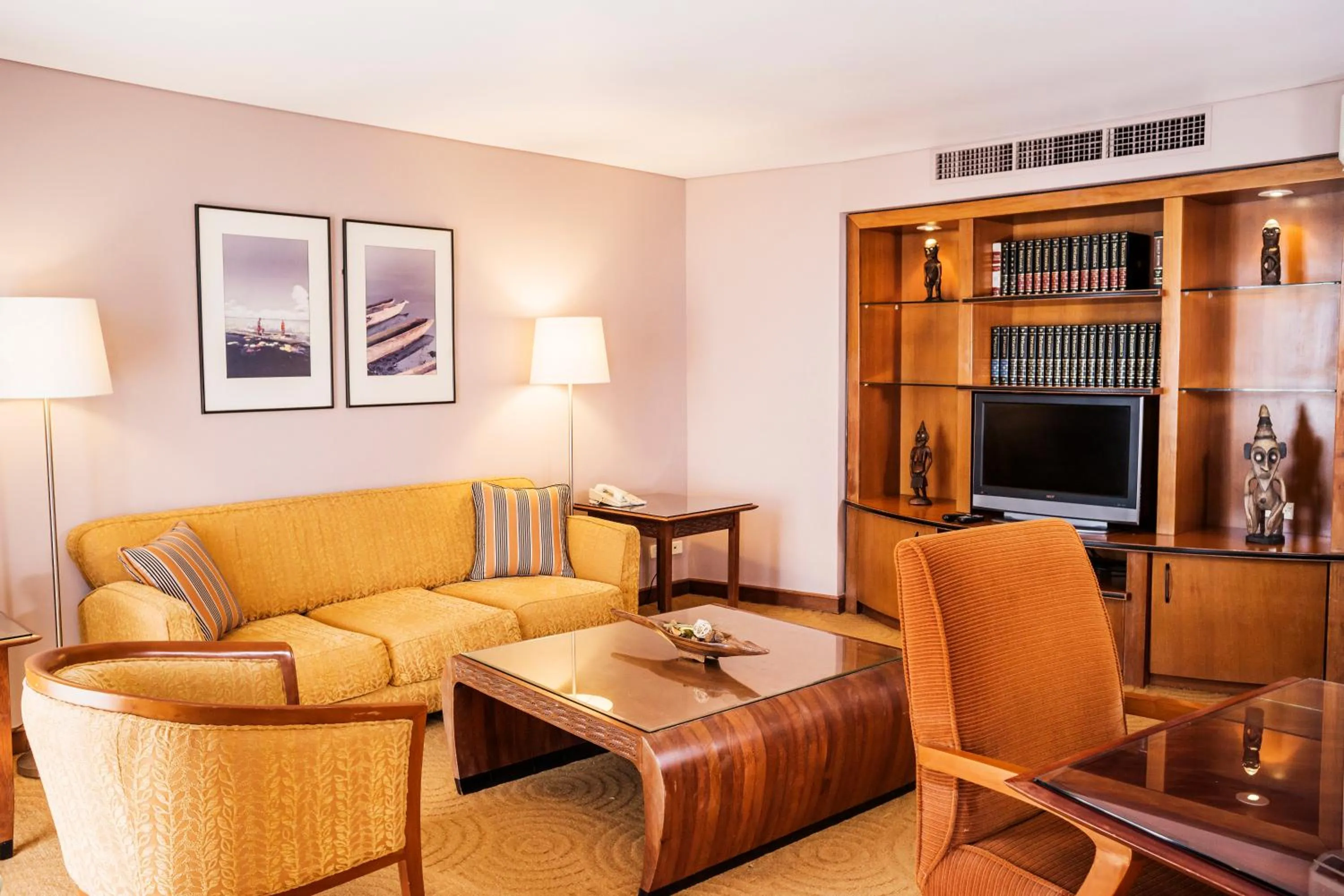 Living room in Crown Hotel