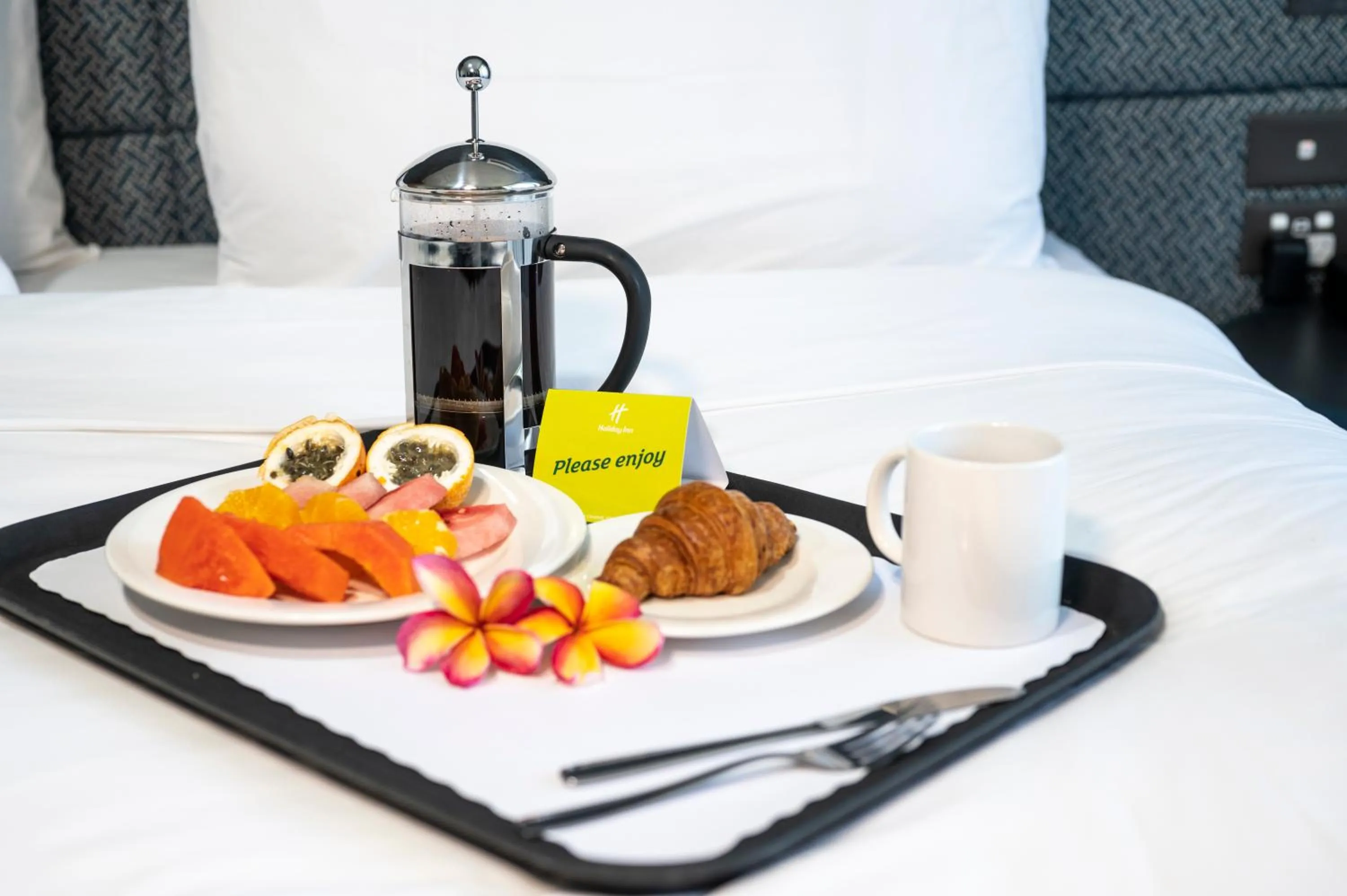 Coffee/tea facilities, Bed in Holiday Inn & Suites Port Moresby by IHG