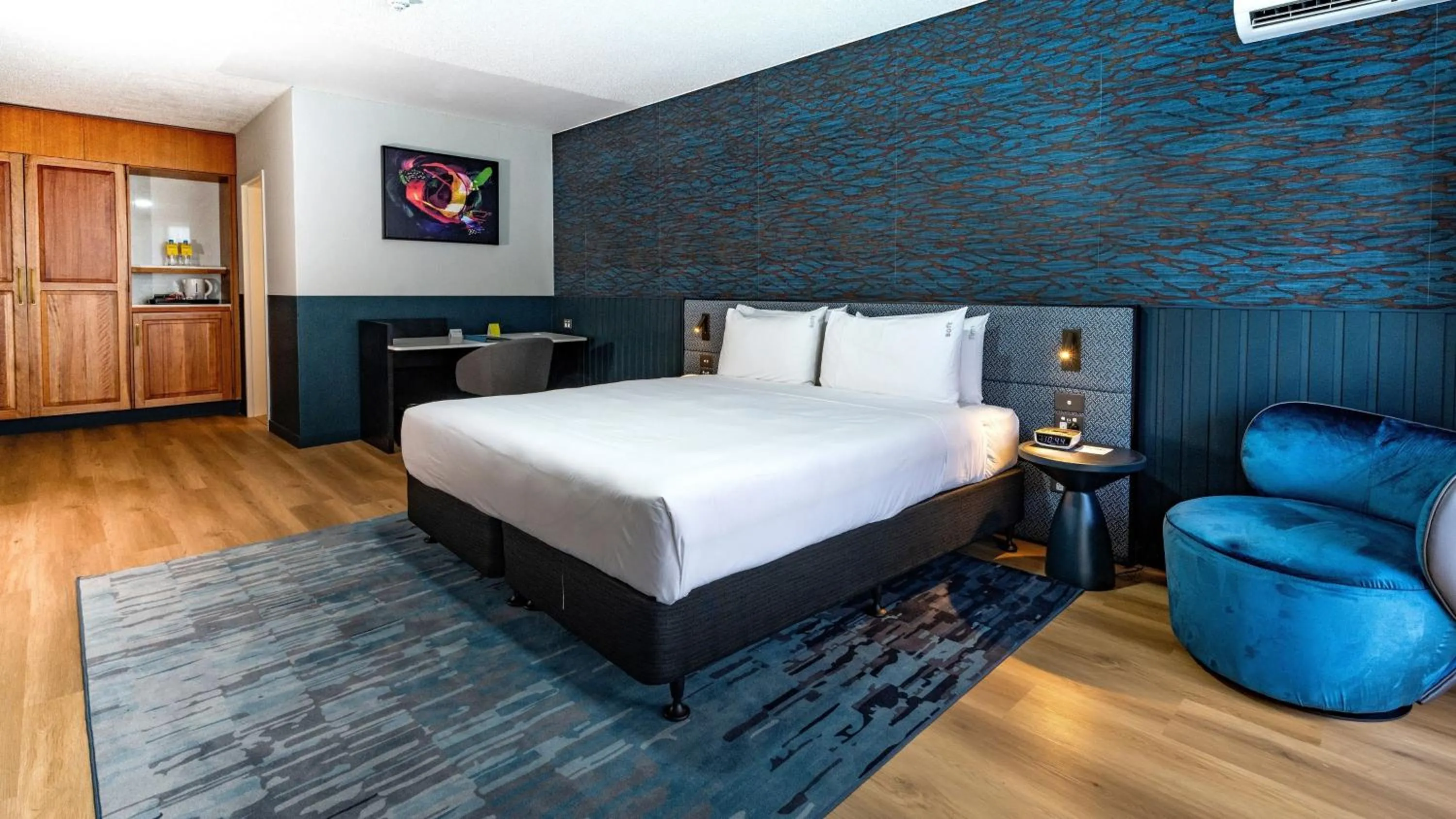 Photo of the whole room, Bed in Holiday Inn & Suites Port Moresby by IHG