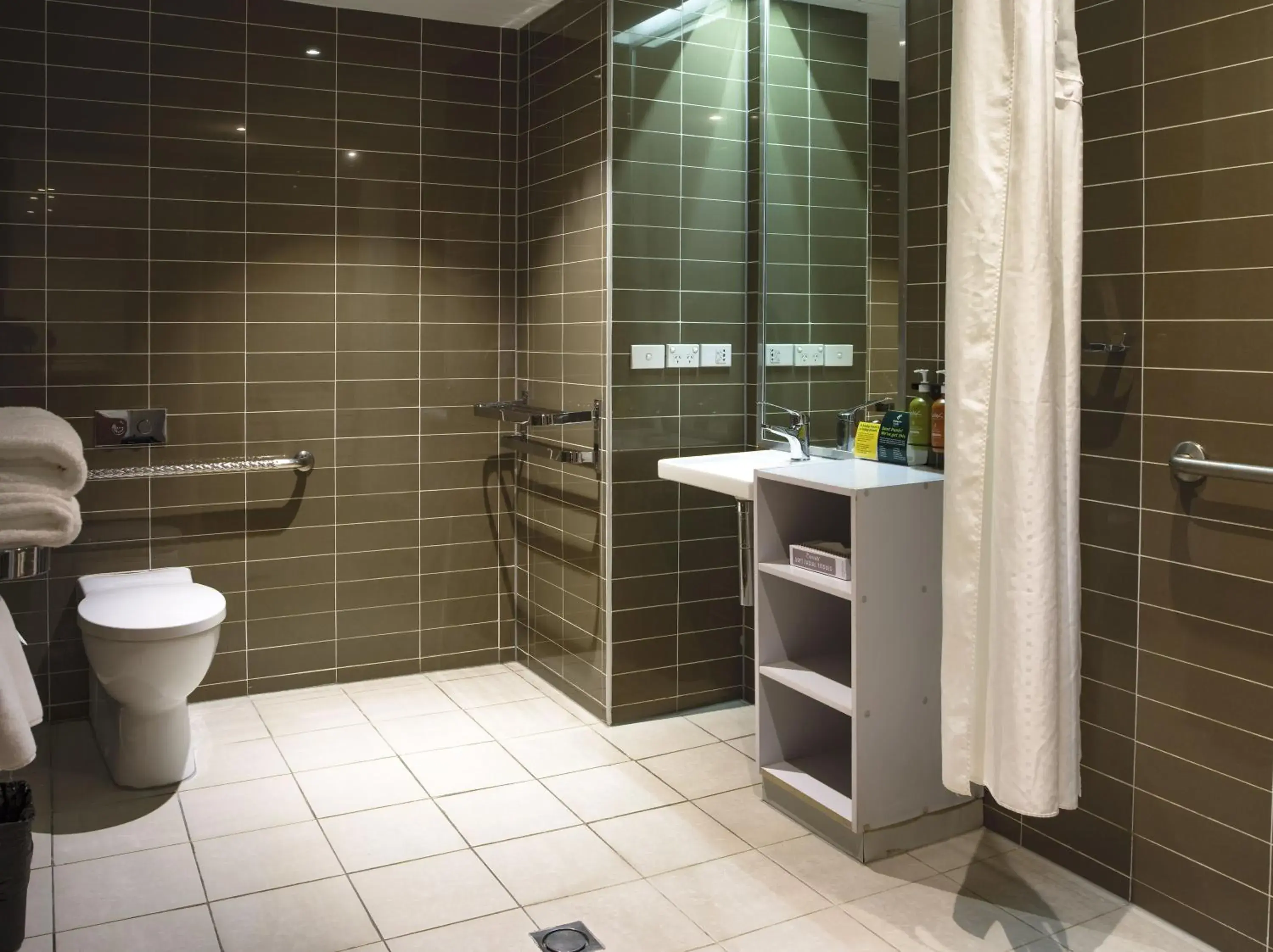 Standard Room with Balcony in Holiday Inn & Suites Port Moresby by IHG Standard Room with Balcony in Holiday Inn & Suites Port Moresby by IHG