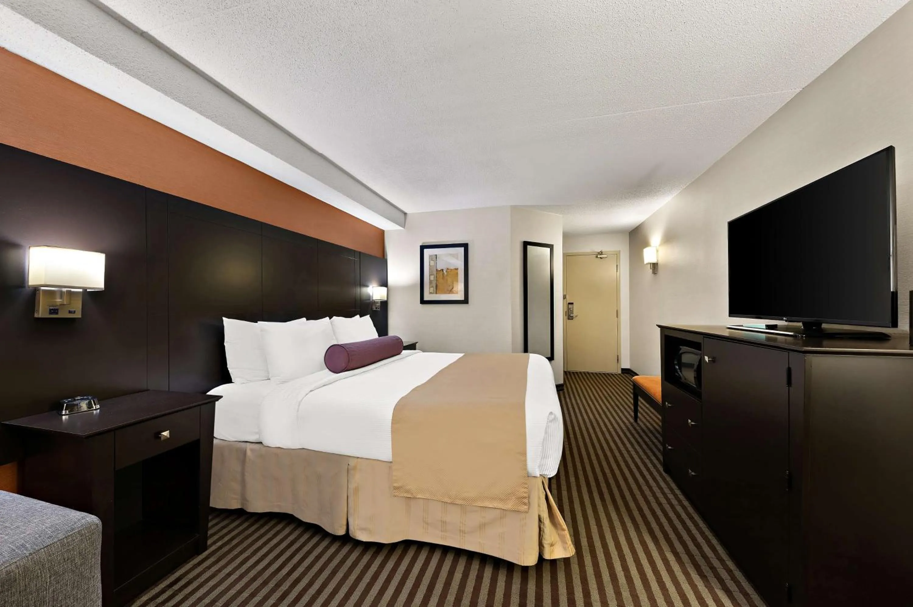 Bedroom, Bed in Best Western Plus Toronto North York Hotel & Suites