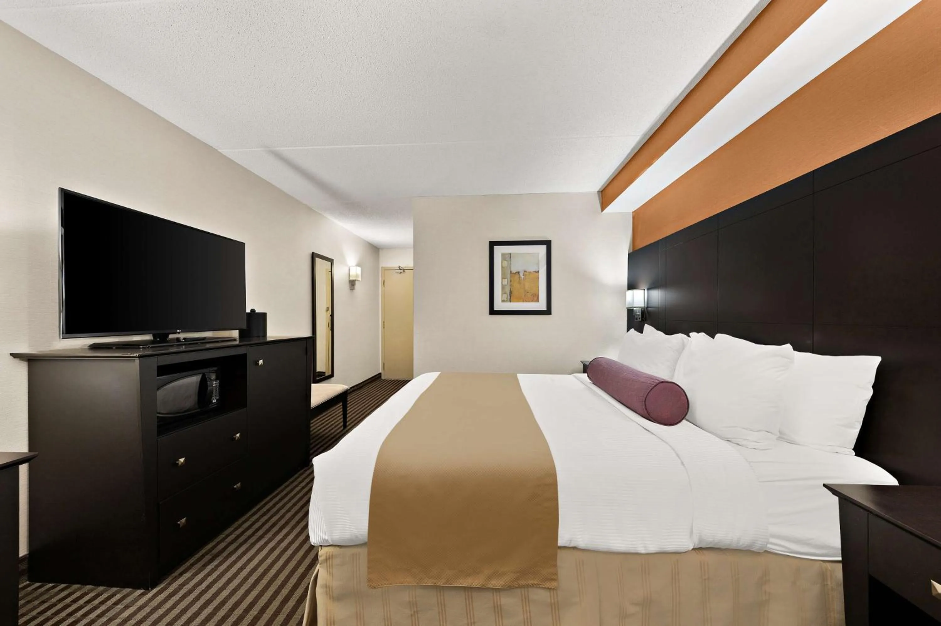 Bedroom, Bed in Best Western Plus Toronto North York Hotel & Suites