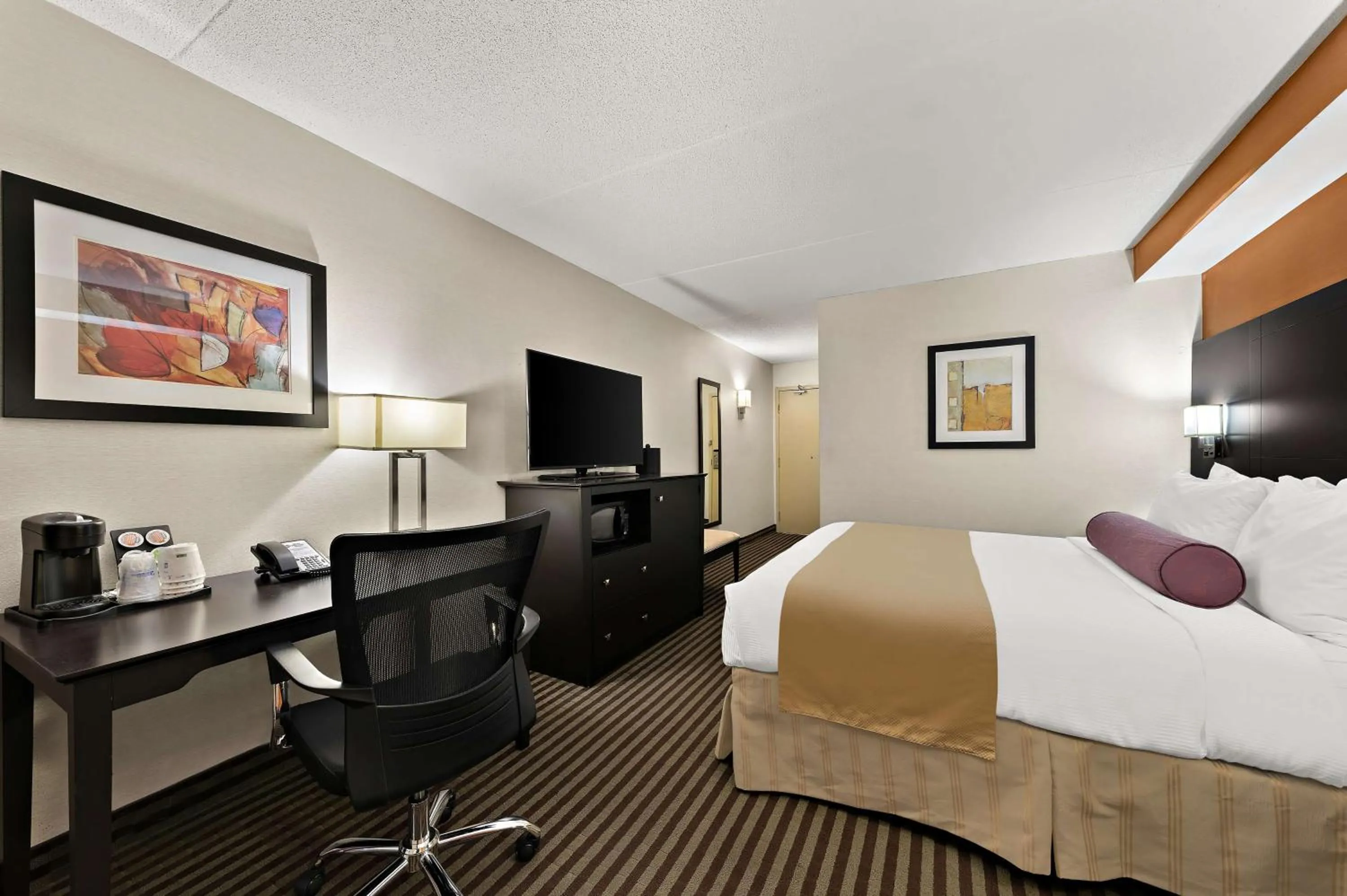 Bedroom, Bed in Best Western Plus Toronto North York Hotel & Suites