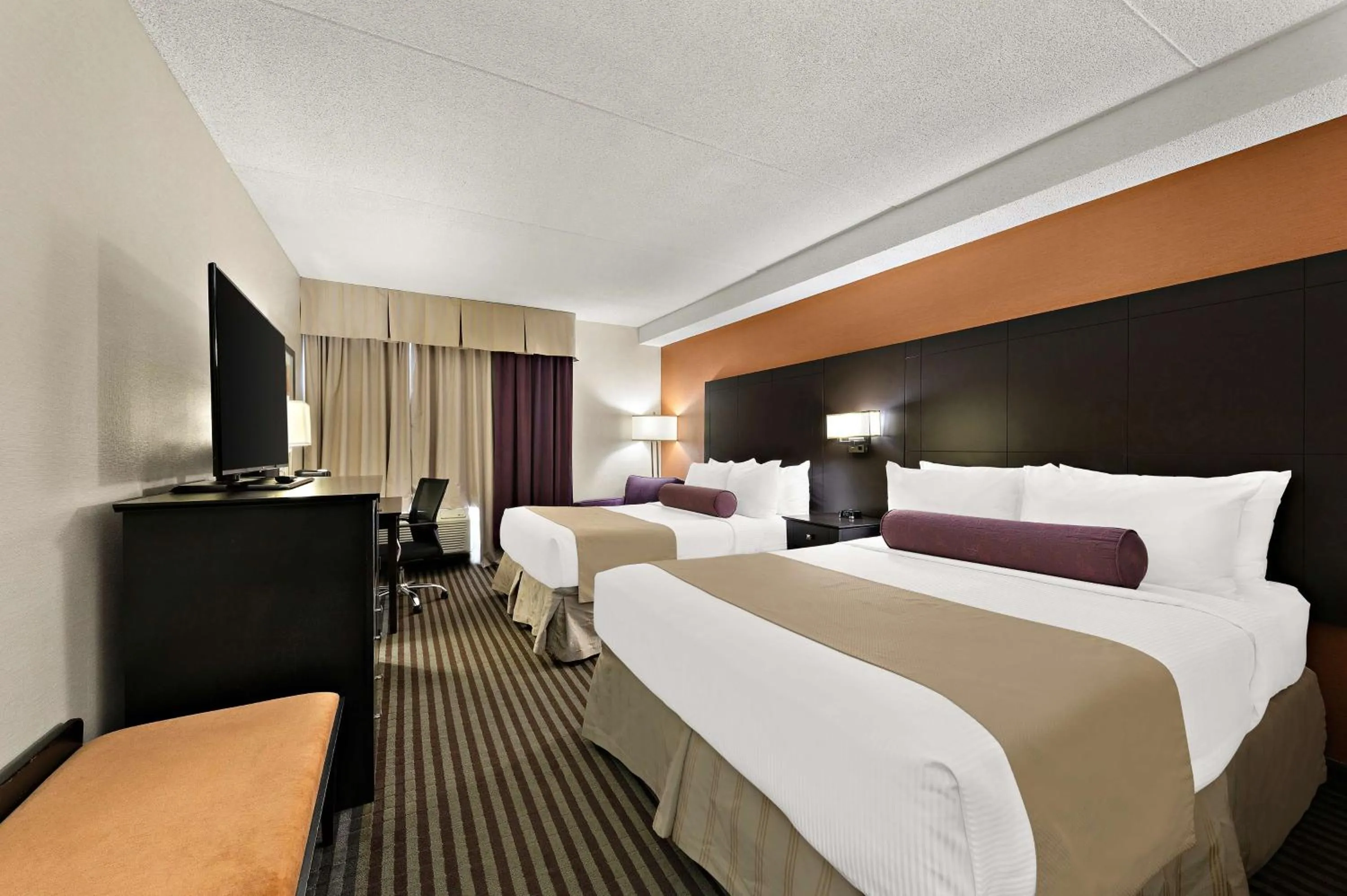 Bedroom, Bed in Best Western Plus Toronto North York Hotel & Suites