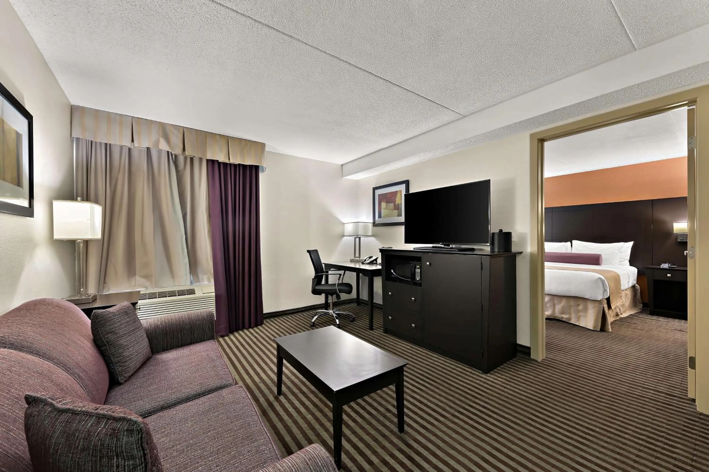 Bedroom, Bed in Best Western Plus Toronto North York Hotel & Suites
