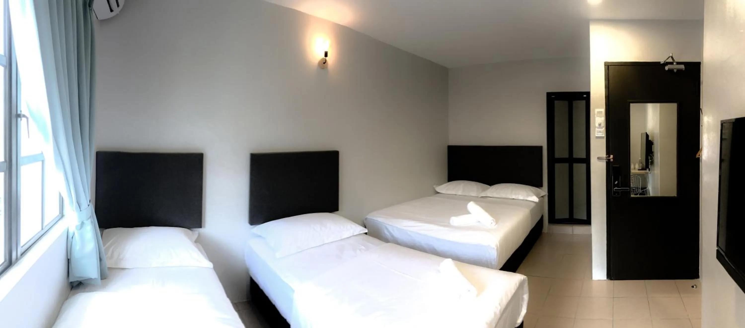 Bedroom, Bed in HAKO XPRESS TMN SKUDAI BARU