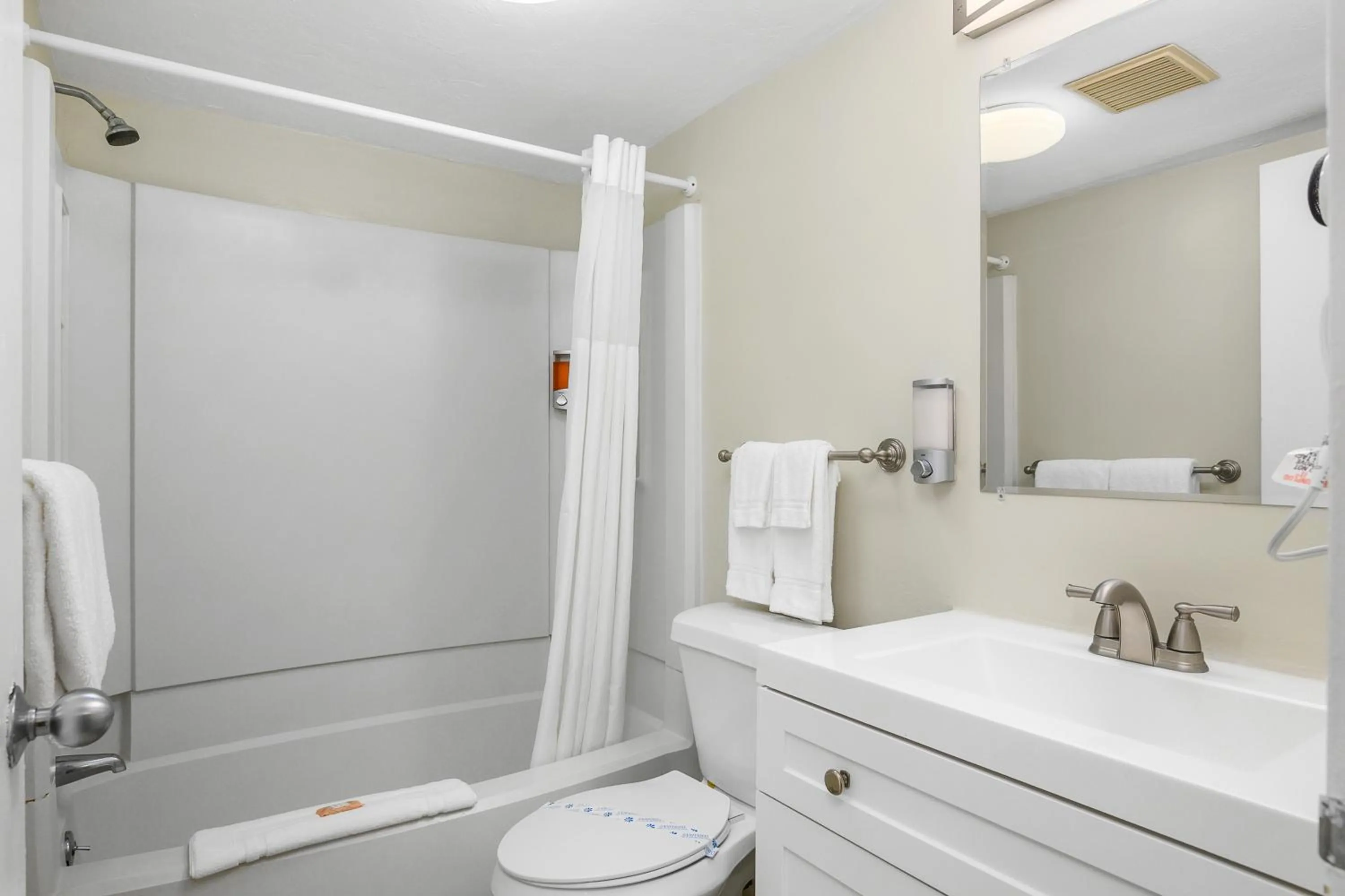 Bathroom in The Fairways Inn of Naples