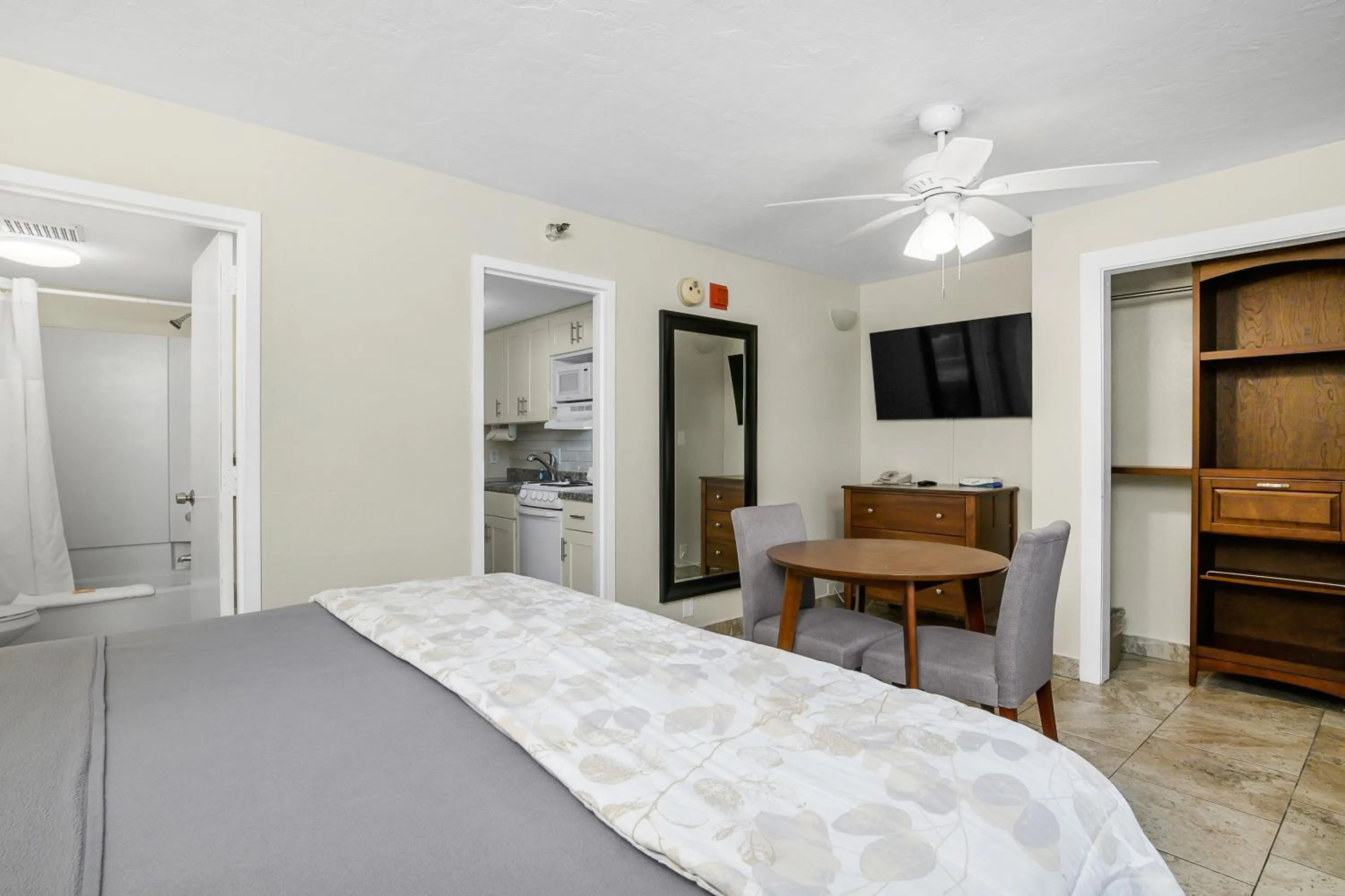Bedroom in The Fairways Inn of Naples