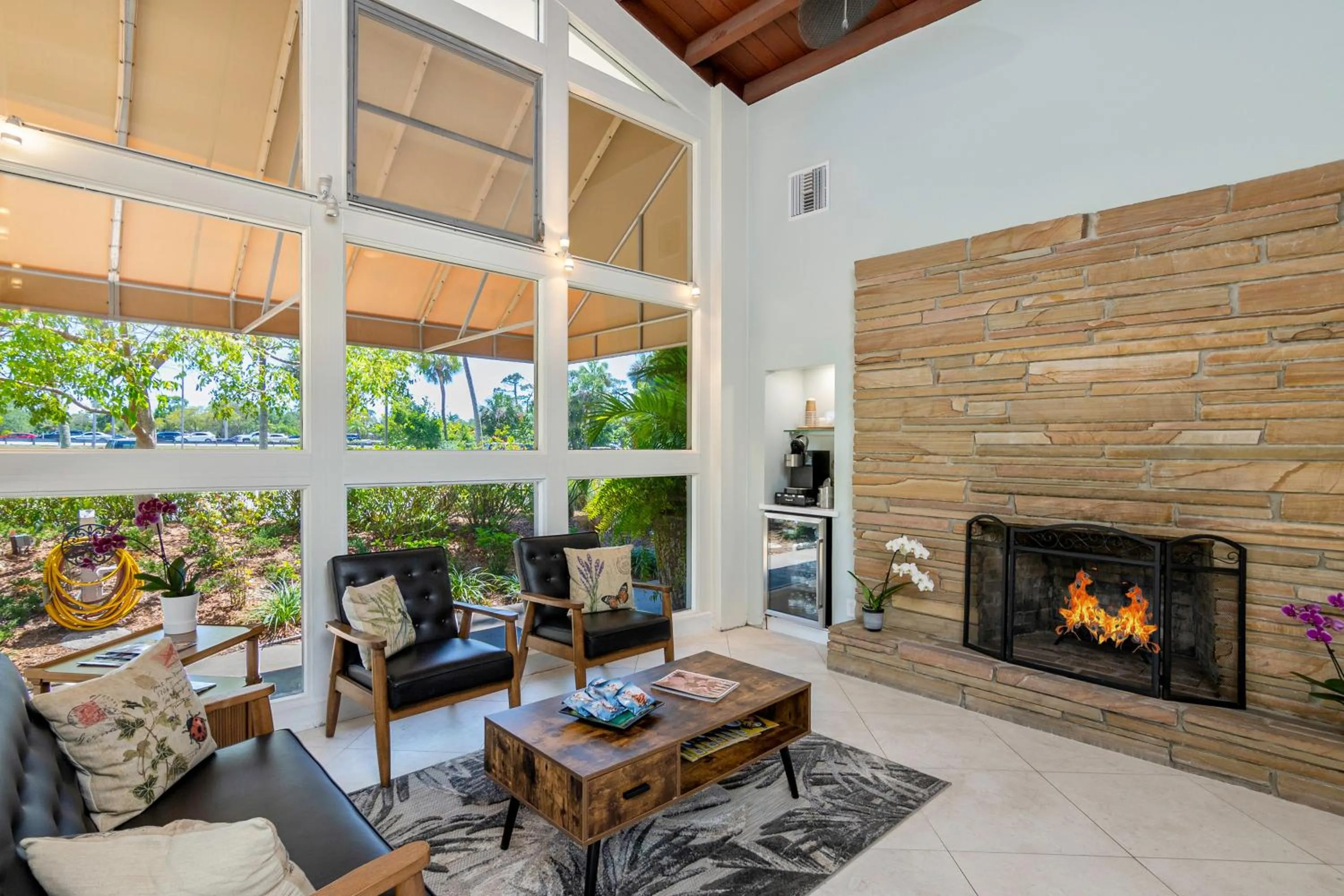 Lobby or reception in The Fairways Inn of Naples