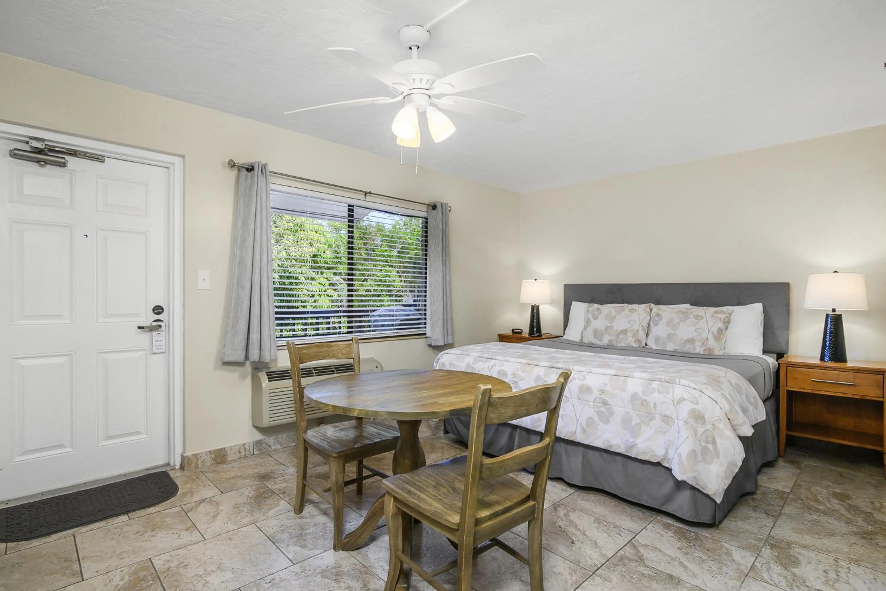 Bedroom, Bed in The Fairways Inn of Naples