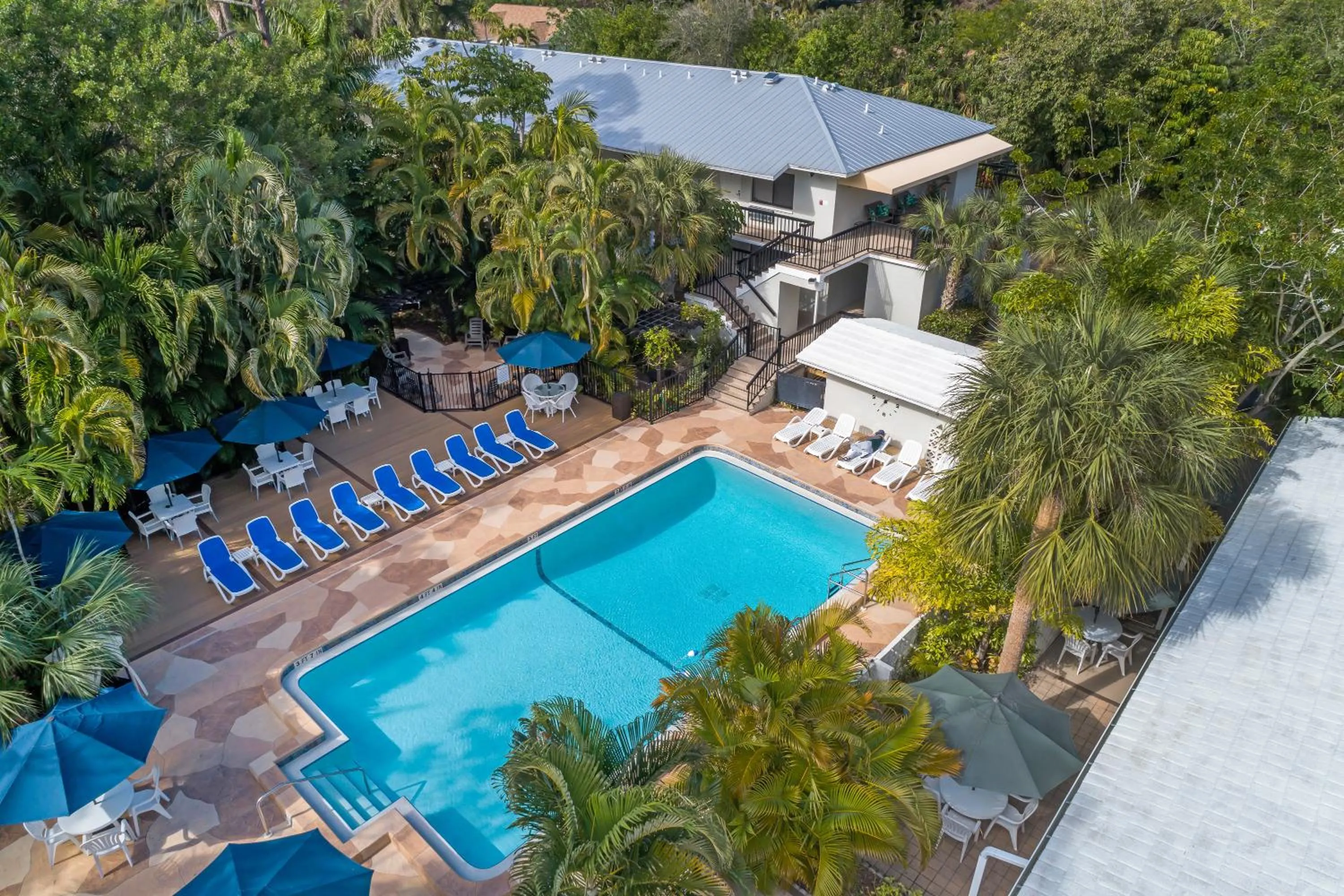 Pool view in The Fairways Inn of Naples
