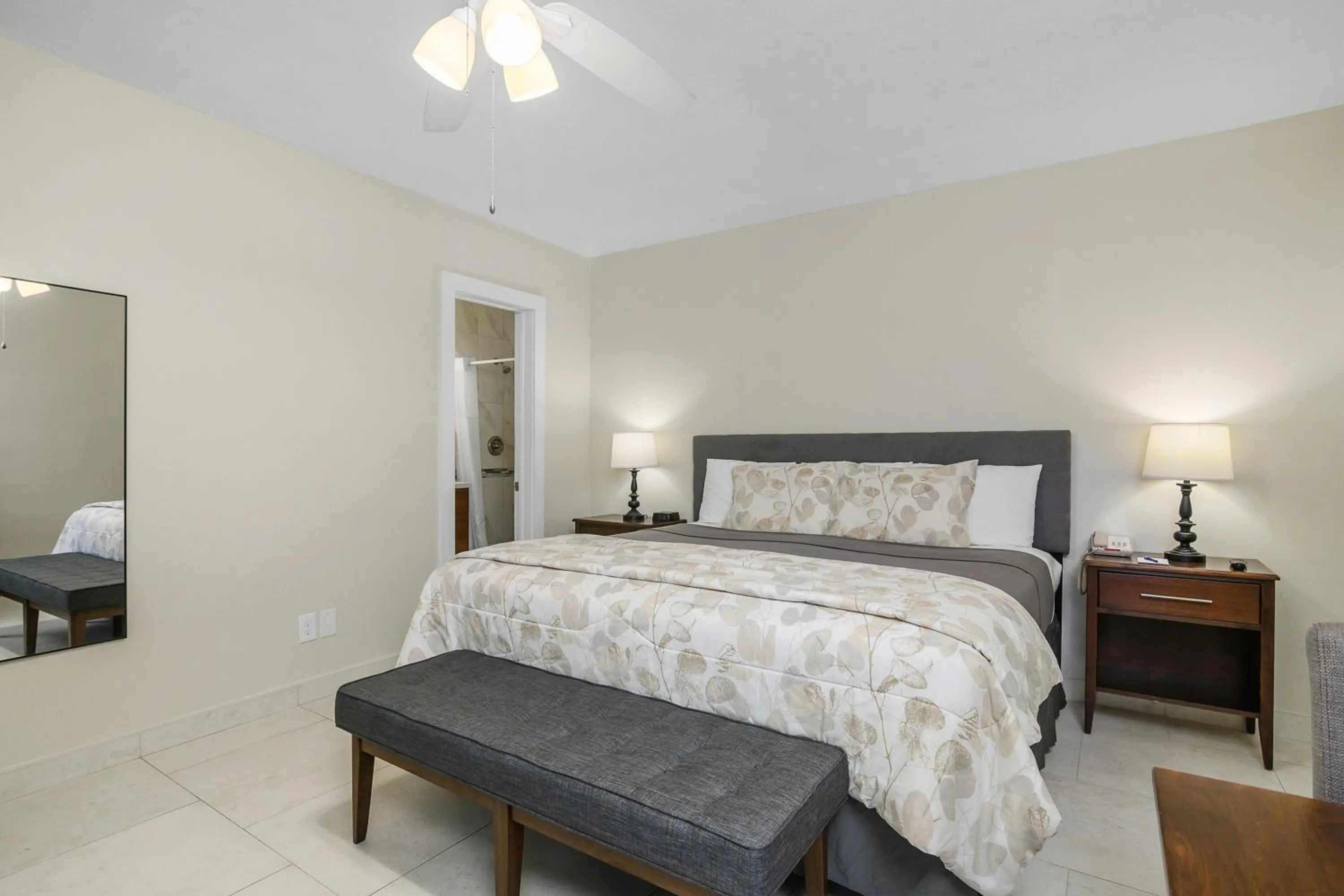 Bedroom, Bed in The Fairways Inn of Naples