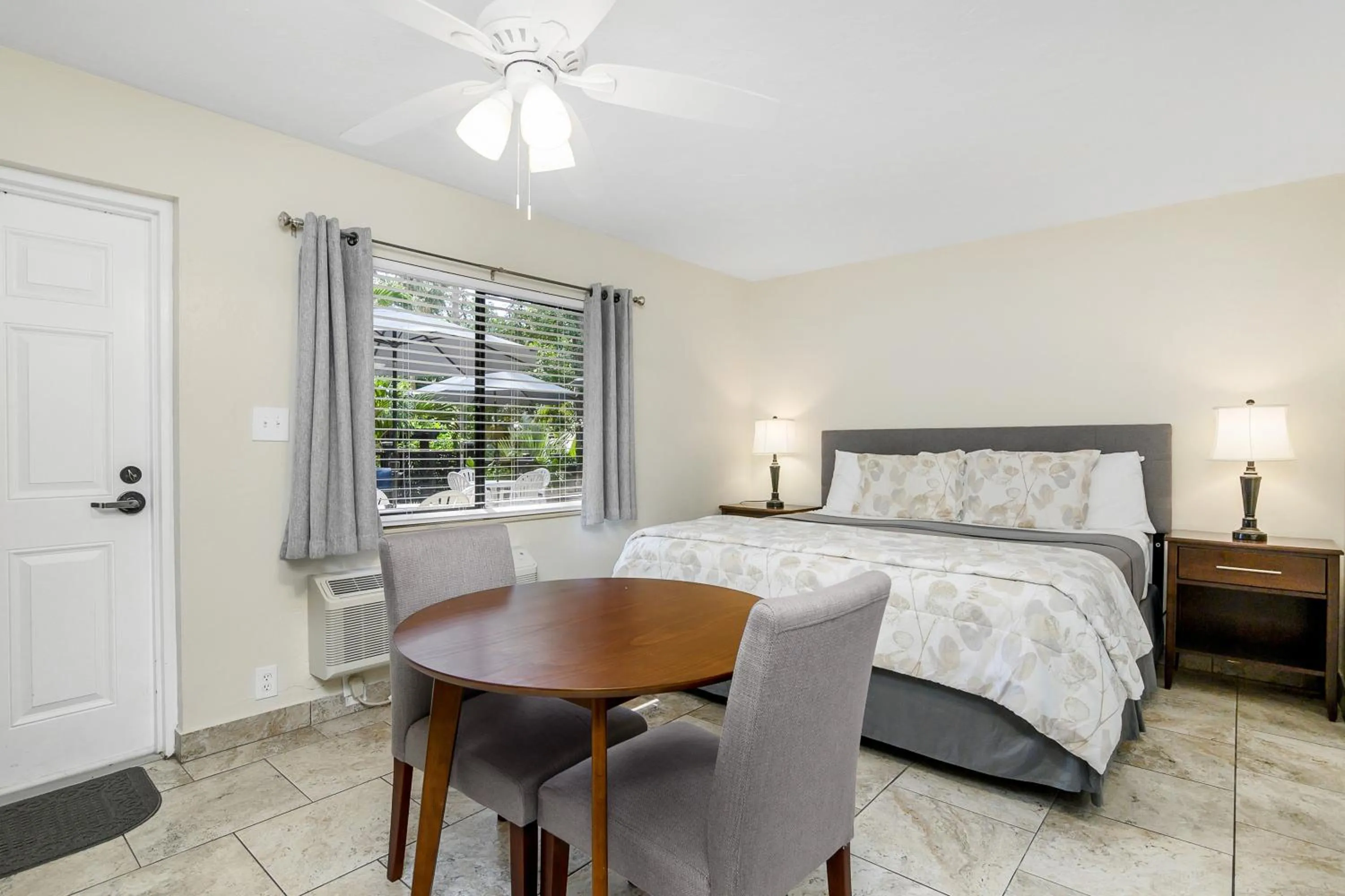 Bedroom, Bed in The Fairways Inn of Naples