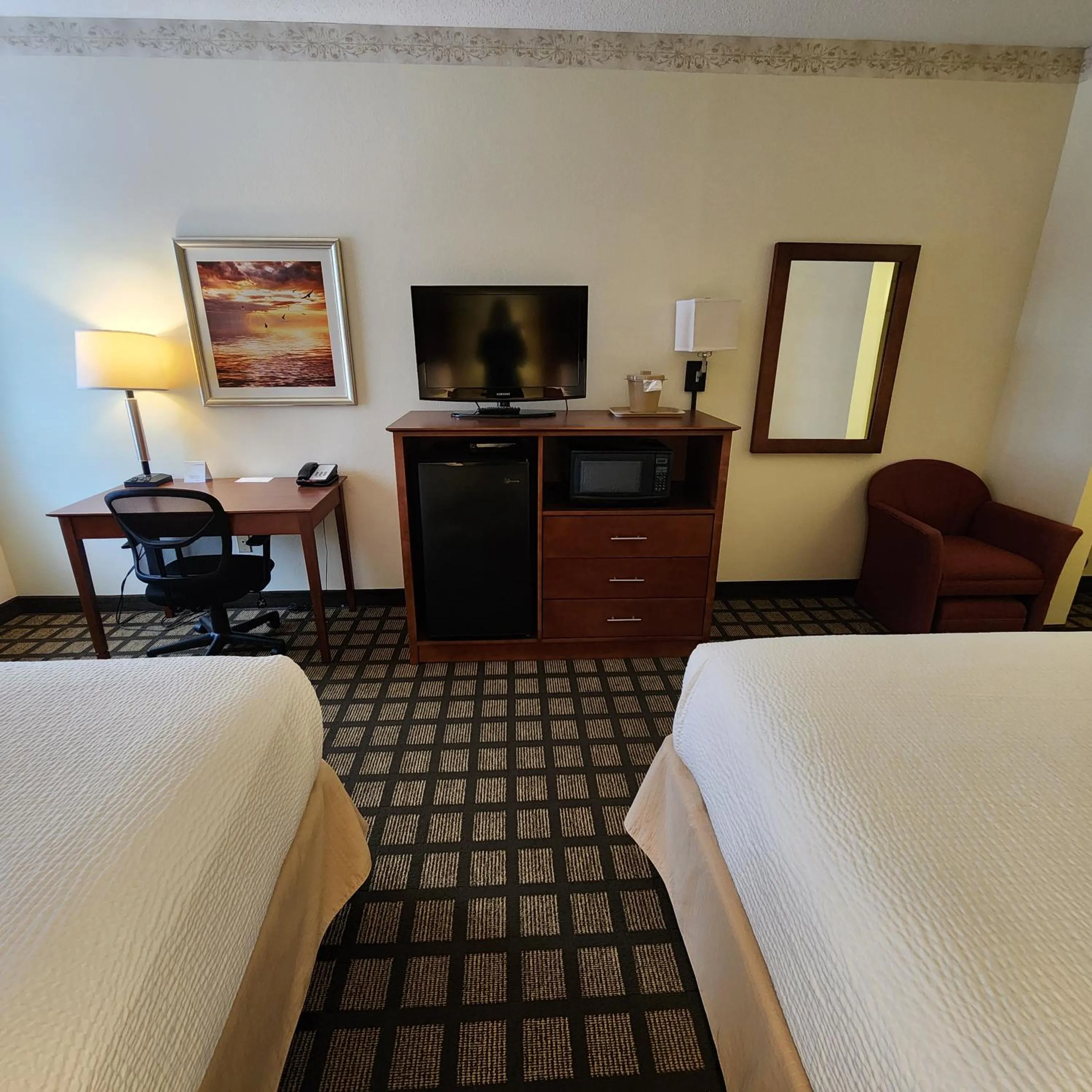 TV and multimedia, Bed in Baymont by Wyndham Mackinaw City