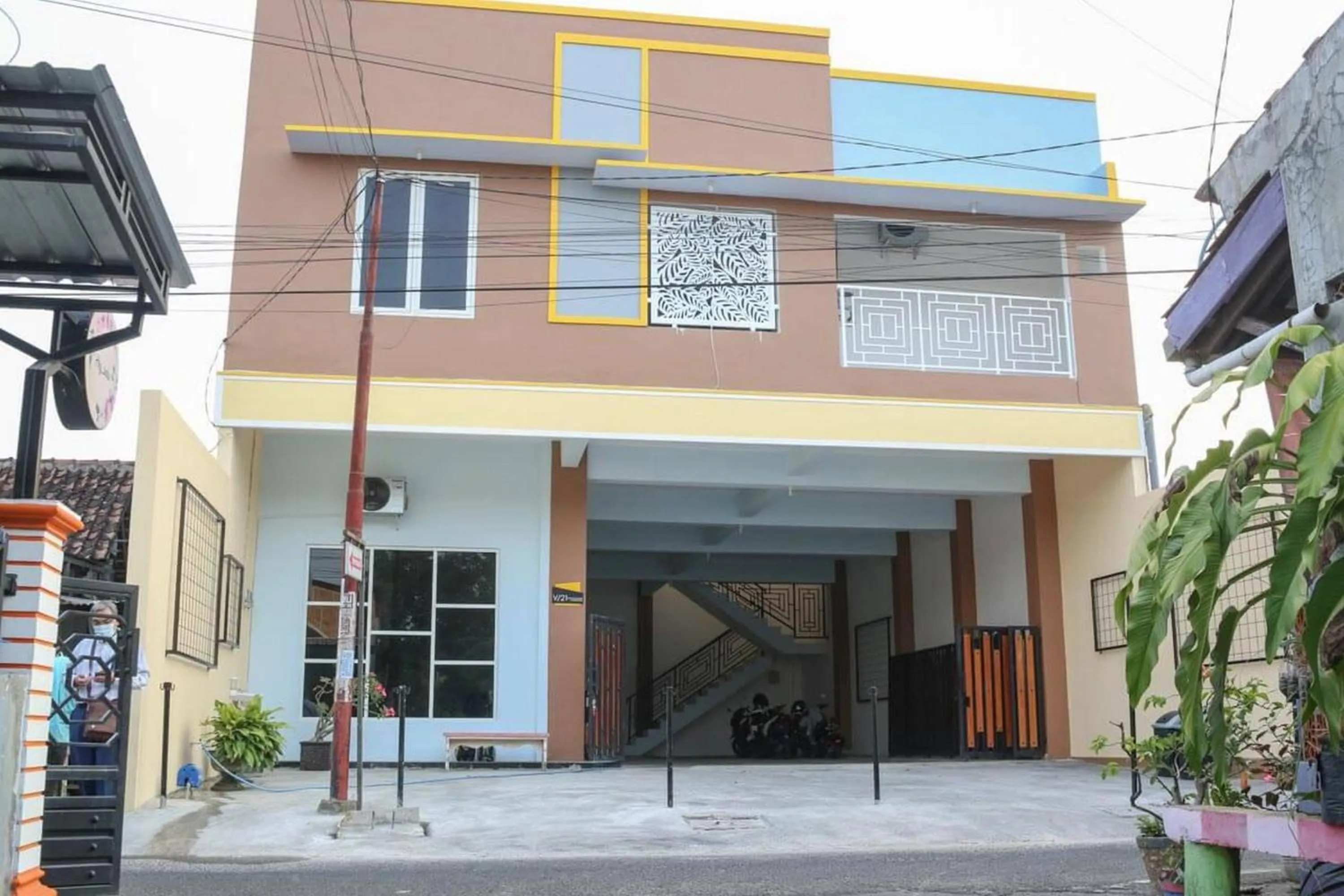 Facade/entrance in RedDoorz Syariah near Suncity Mall Madiun
