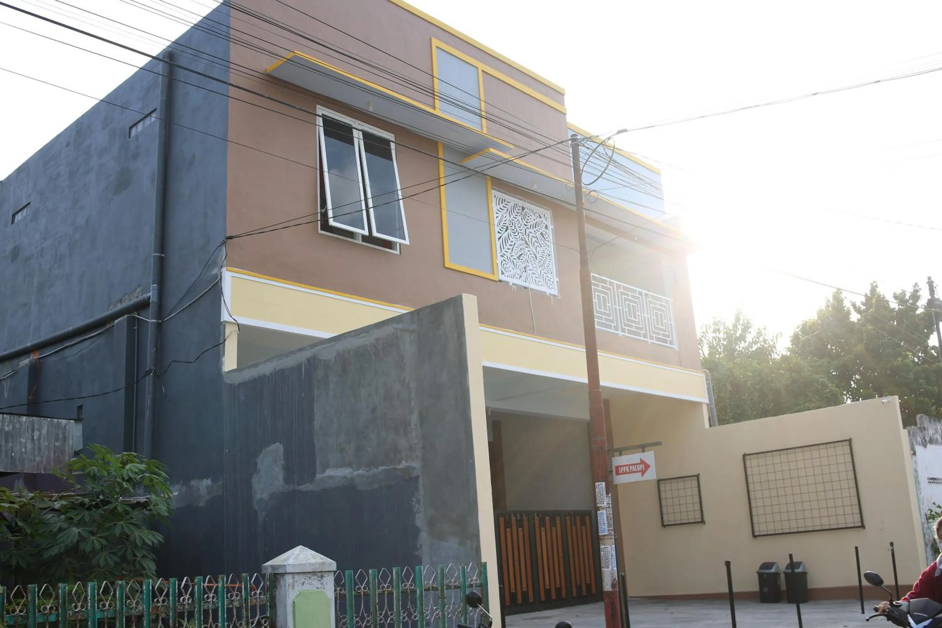 RedDoorz Syariah near Suncity Mall Madiun