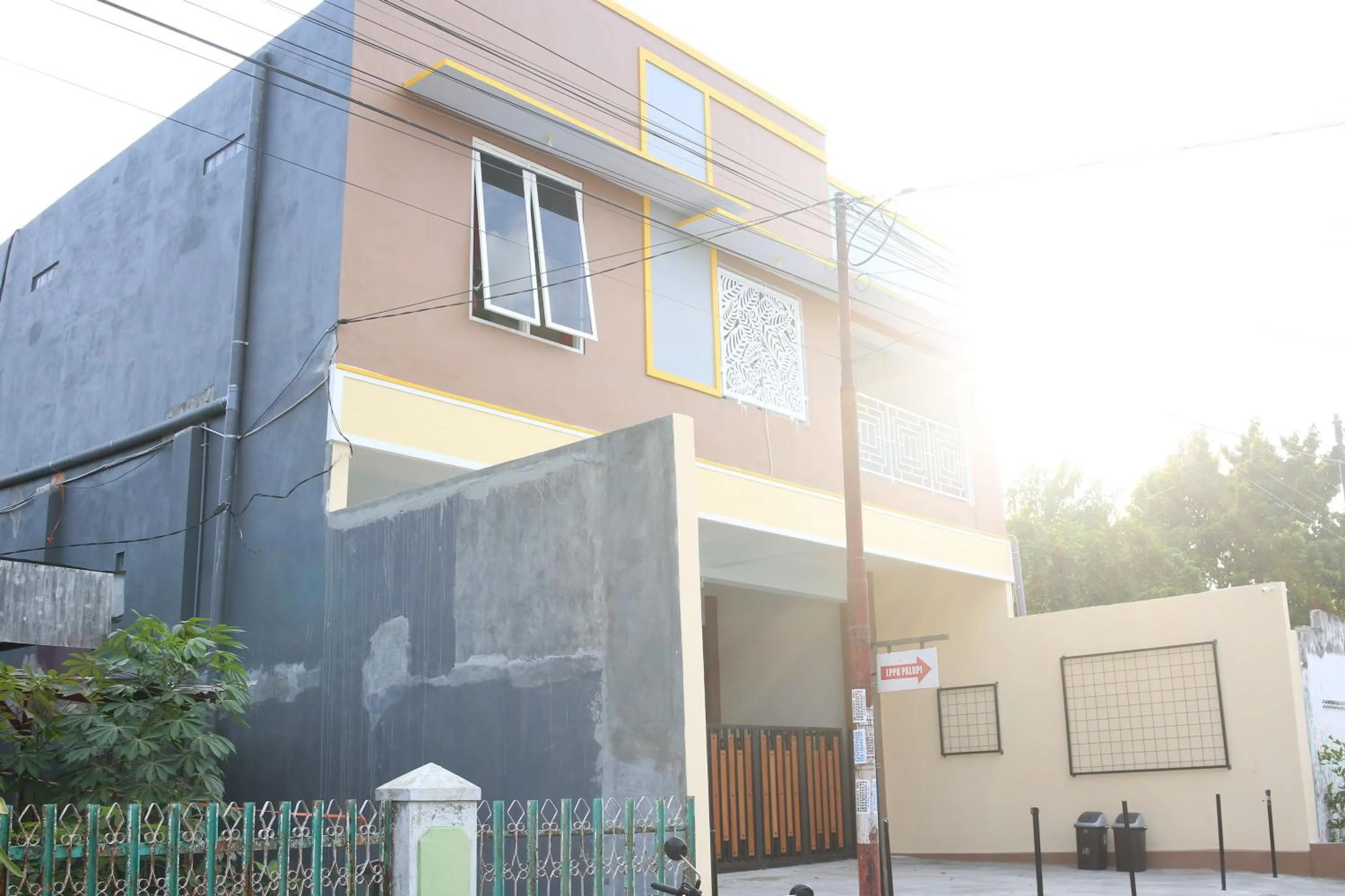 RedDoorz Syariah near Suncity Mall Madiun