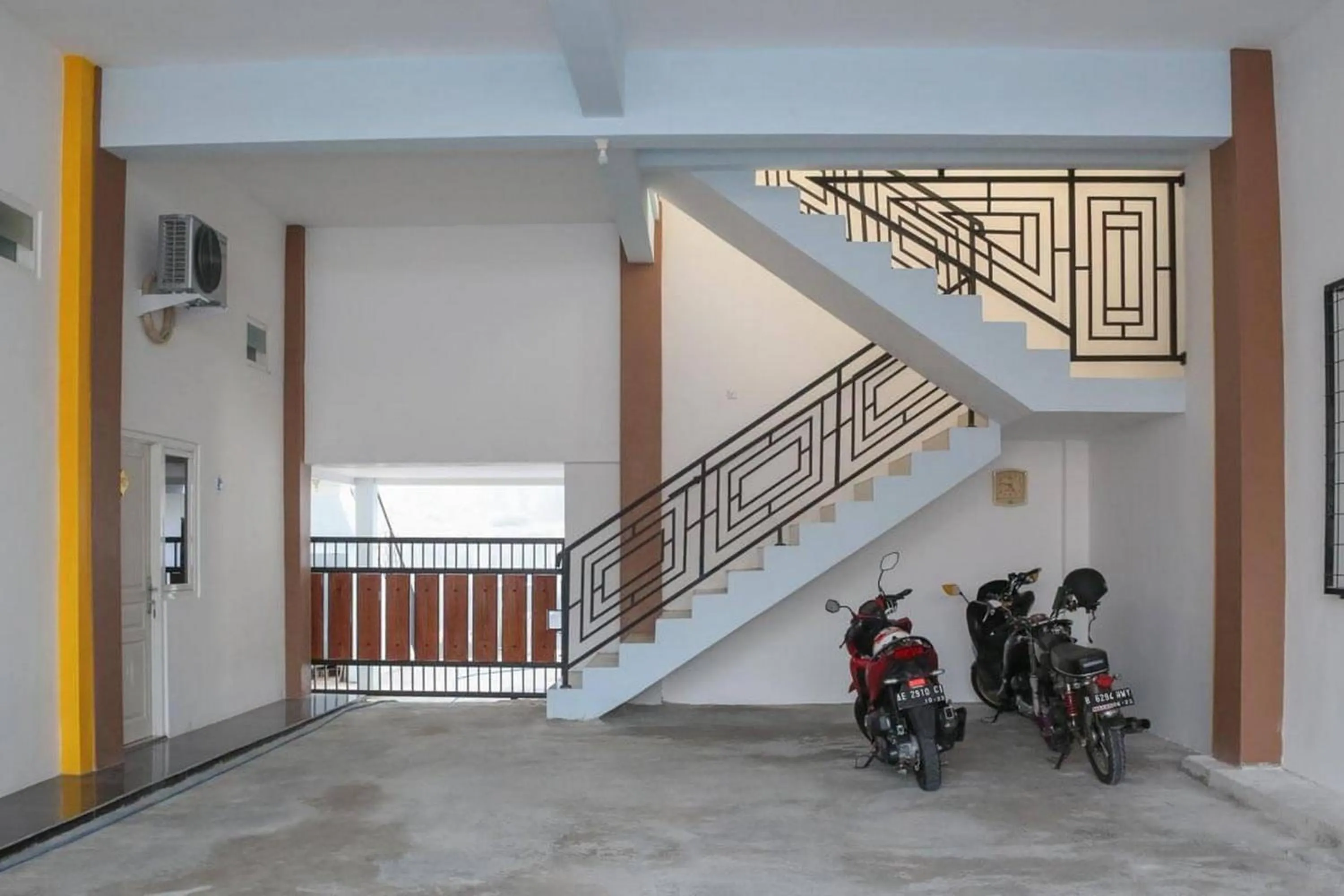 Parking in RedDoorz Syariah near Suncity Mall Madiun