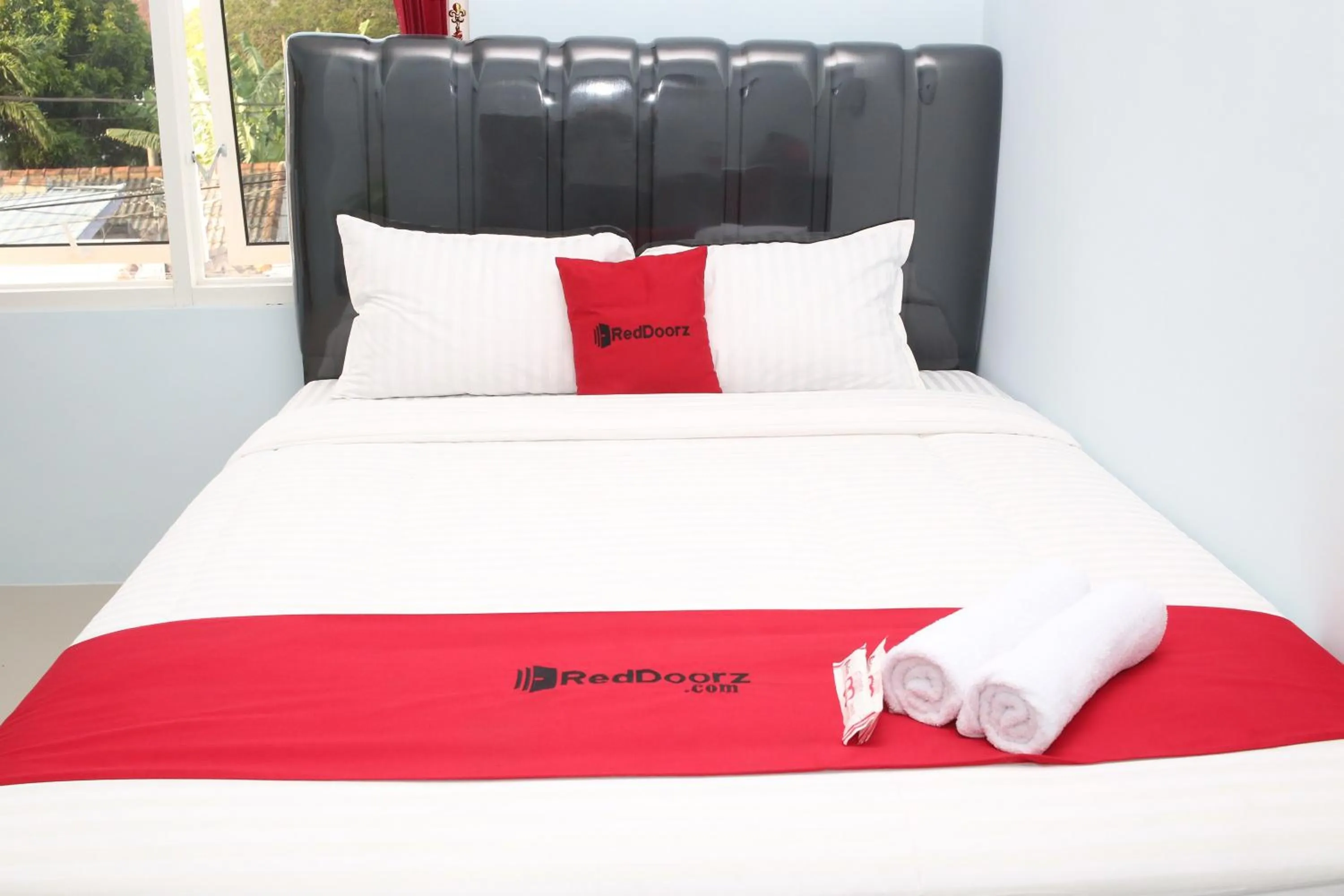 Bed in RedDoorz Syariah near Suncity Mall Madiun