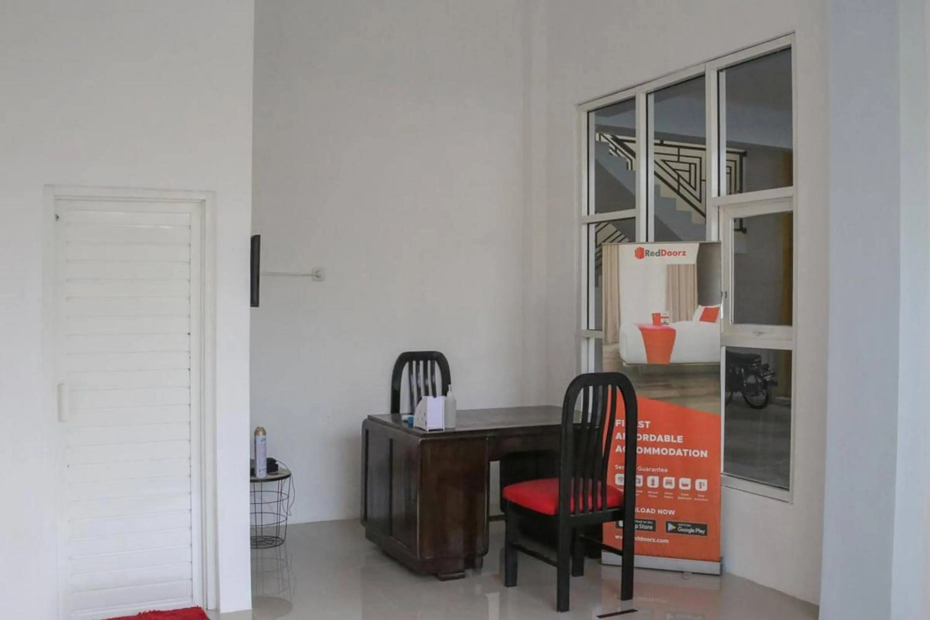 Lobby or reception in RedDoorz Syariah near Suncity Mall Madiun