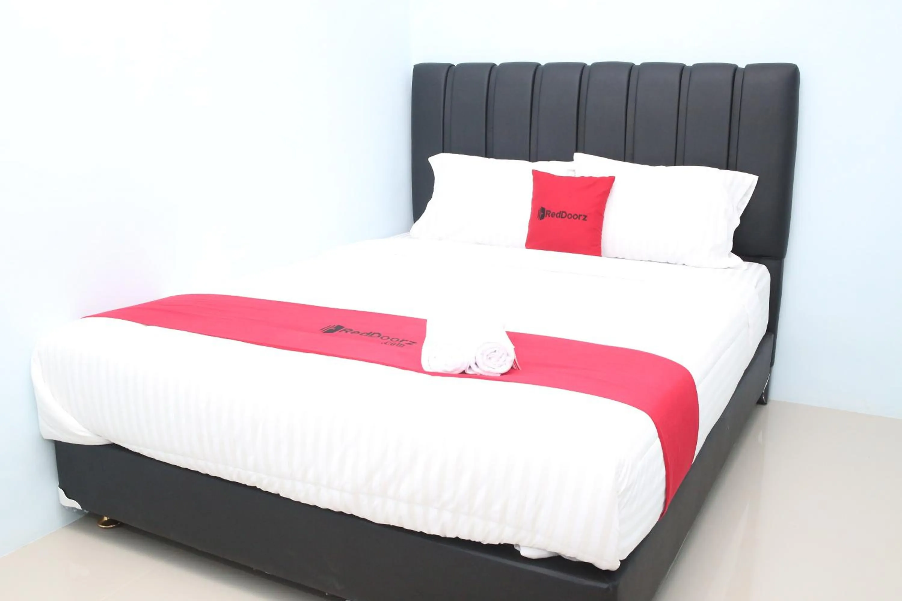 Bed in RedDoorz Syariah near Suncity Mall Madiun